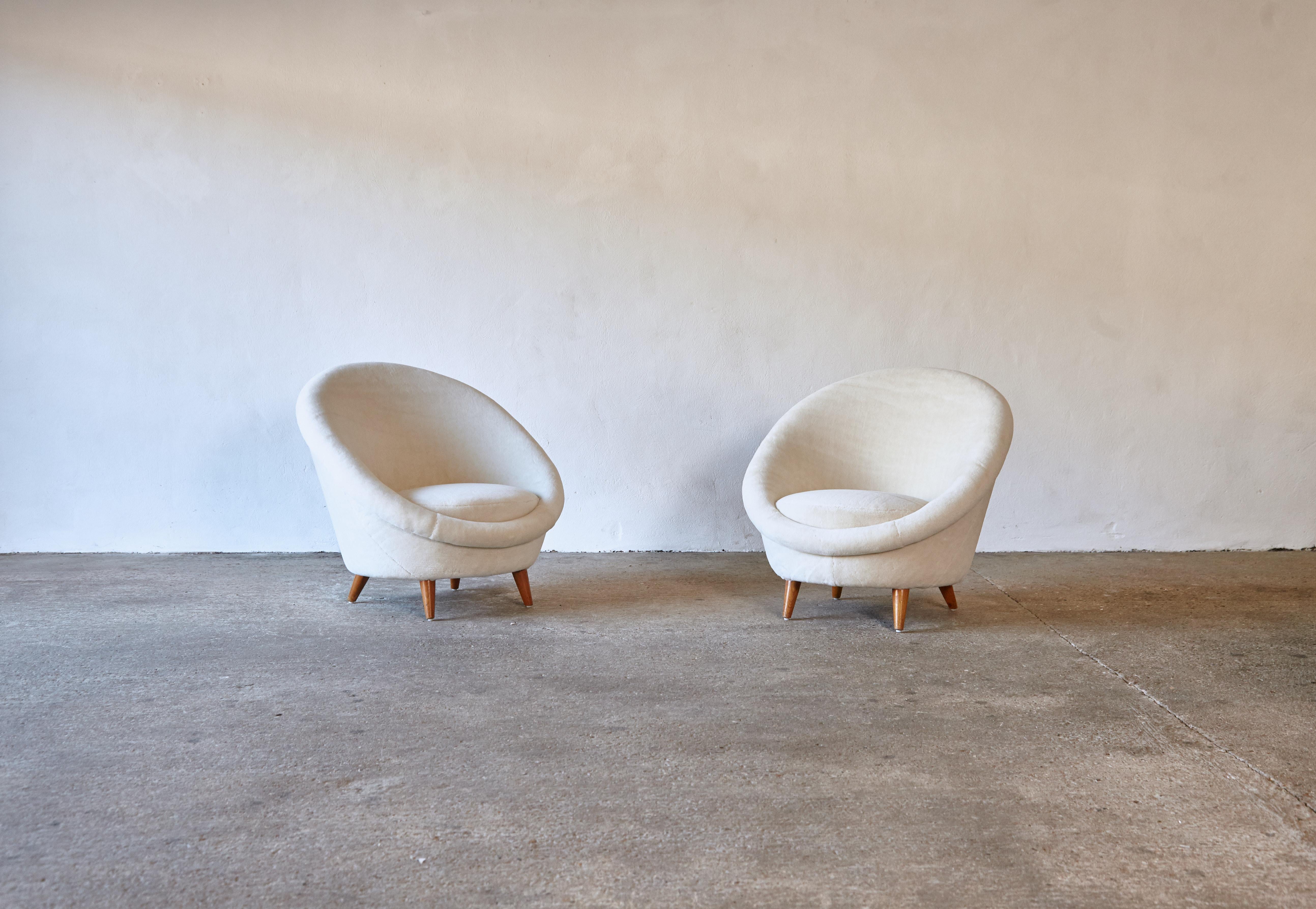 A beautiful pair of 1950s Norwegian egg lounge chairs, newly upholstered in luxury cream Alpaca velvet. Priced and sold as a pair together.   Fast shipping worldwide.




UK customers please note:    displayed prices do not include VAT.
 
 
   