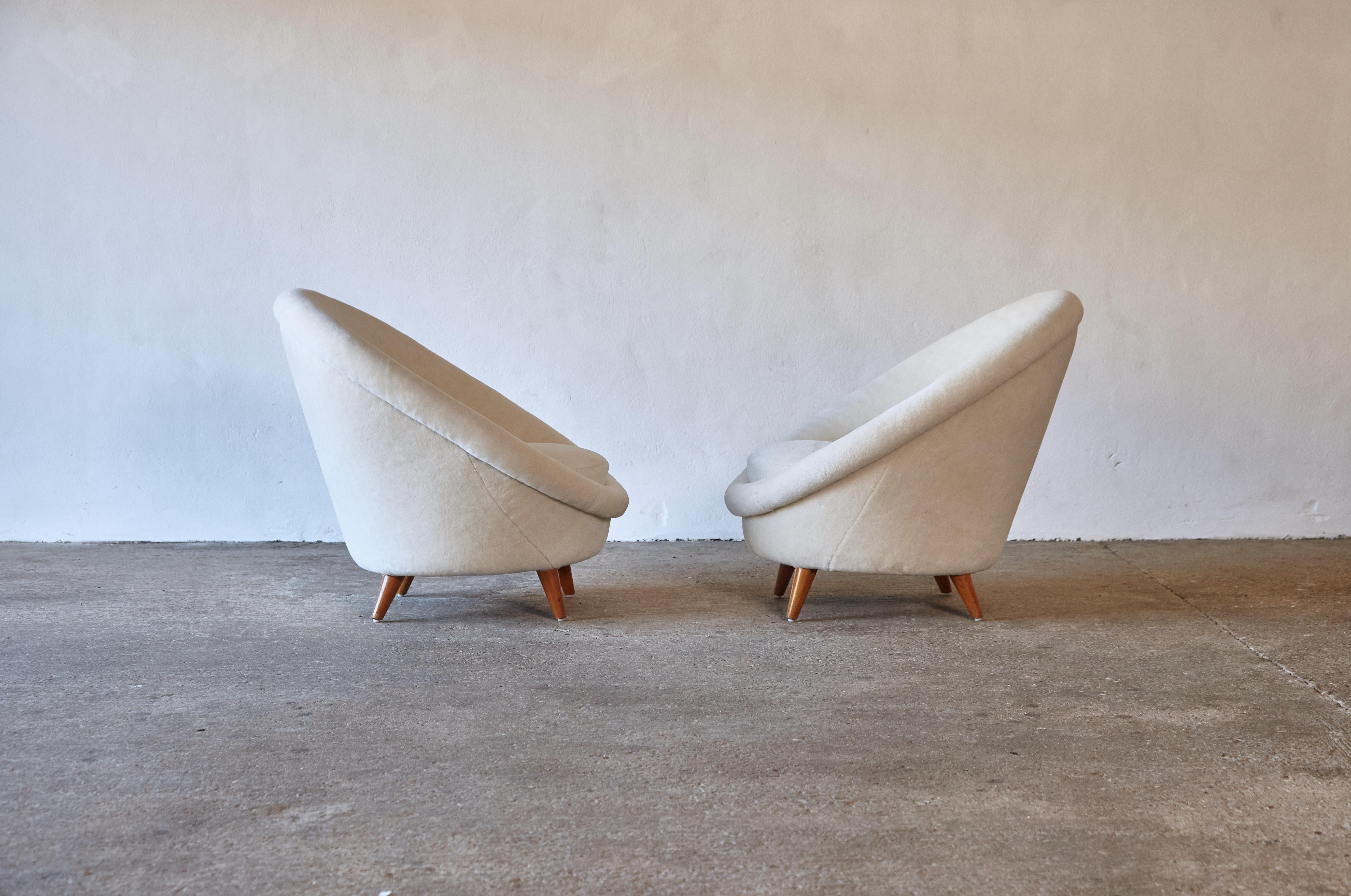 Mid-Century Modern Rare Pair of 1950s Norwegian Egg Chairs, Newly Upholstered in Alpaca