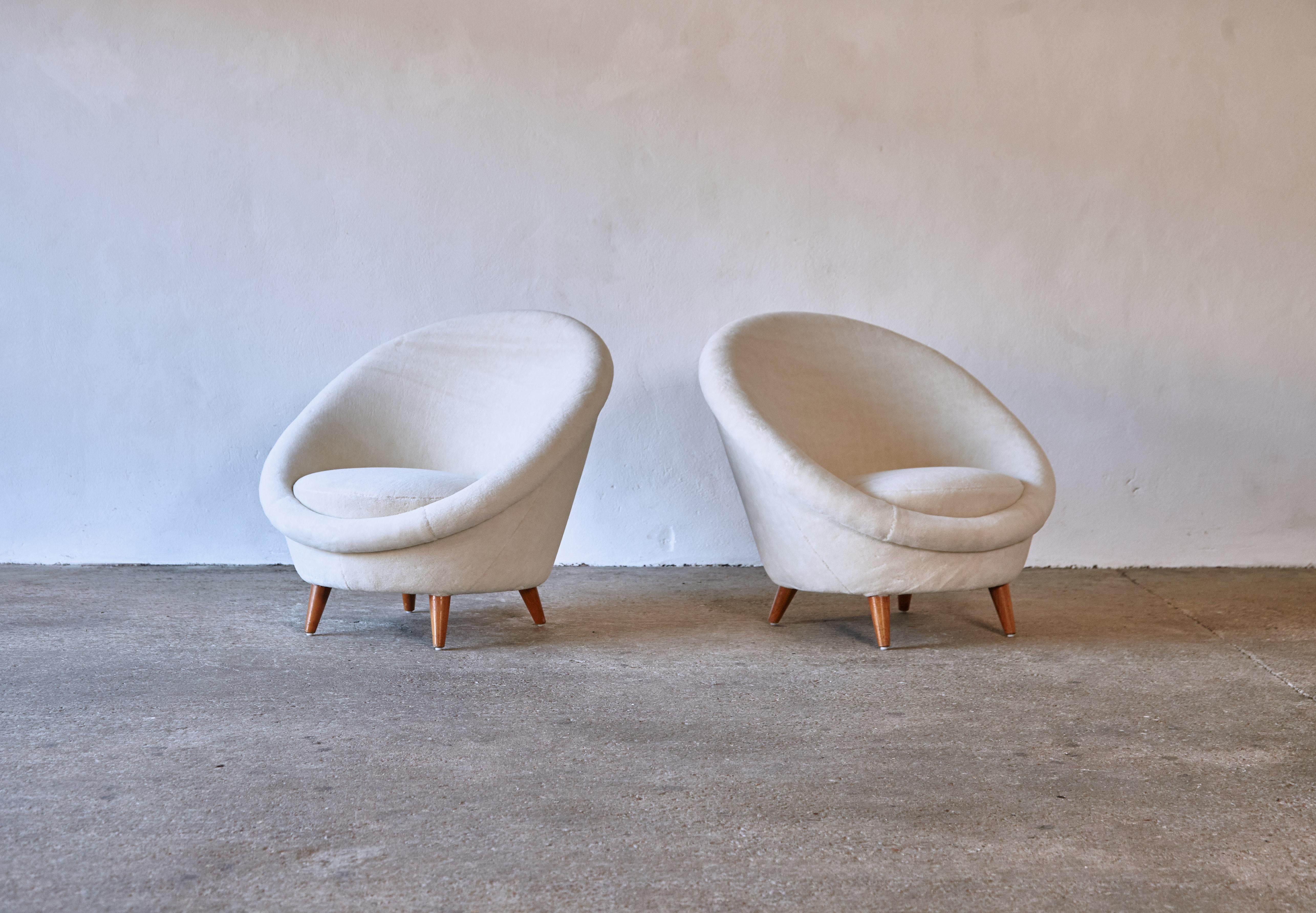 Rare Pair of 1950s Norwegian Egg Chairs, Newly Upholstered in Alpaca 1