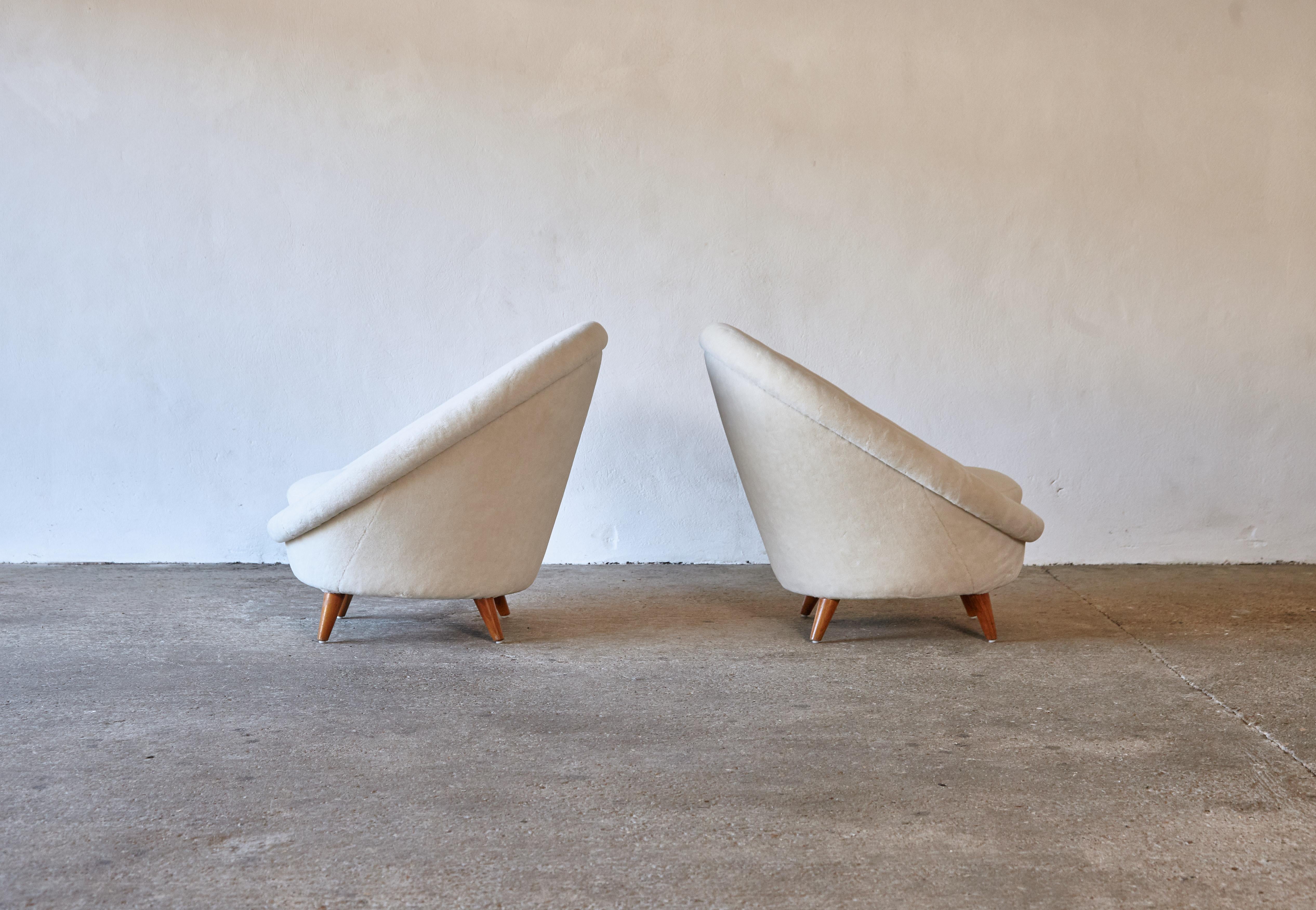 Rare Pair of 1950s Norwegian Egg Chairs, Newly Upholstered in Alpaca 1