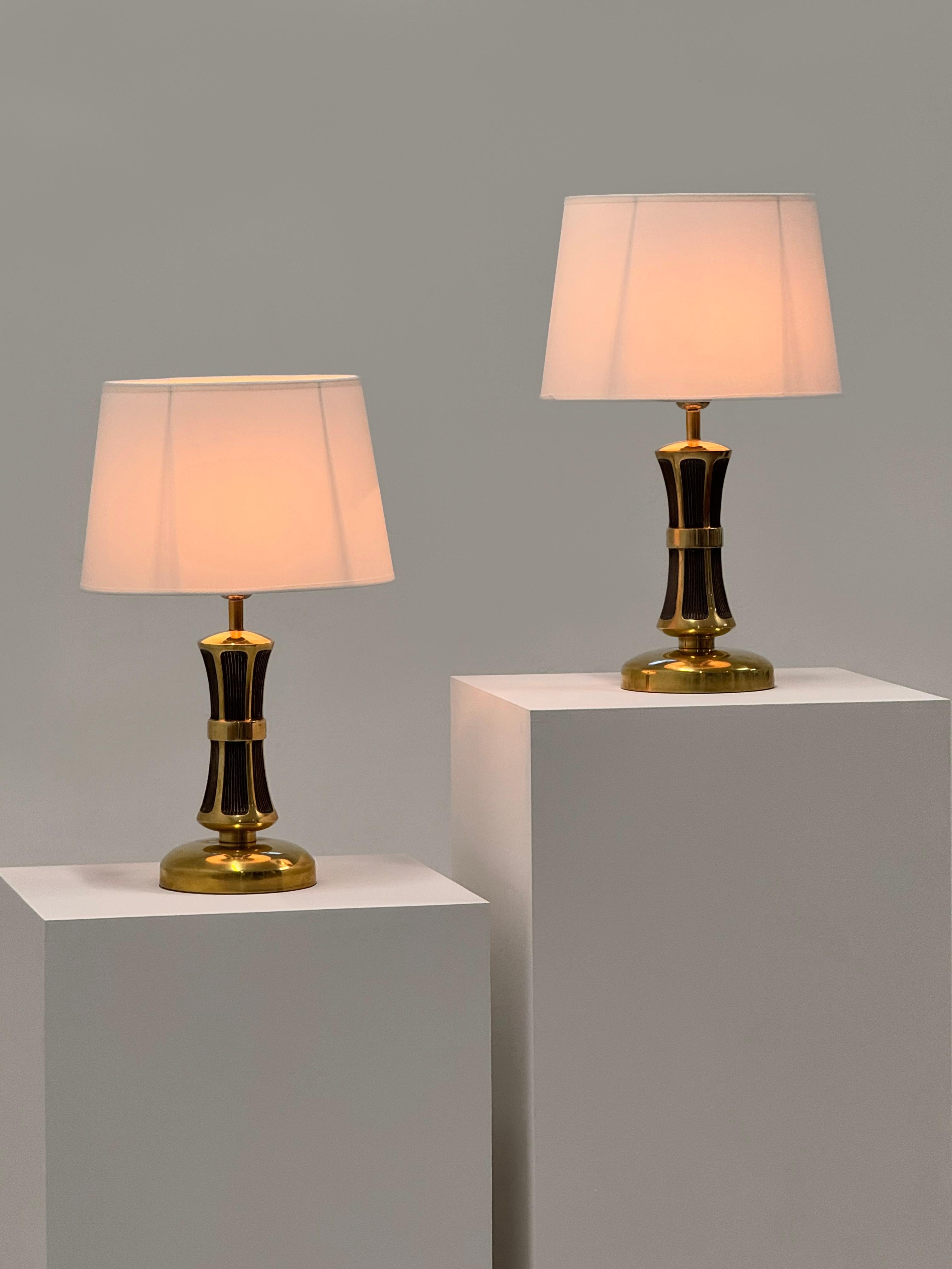 Rara coppia di lampade da tavolo italiane scultoree degli anni '50 - capolavoro in ottone fuso massiccio in vendita 3
