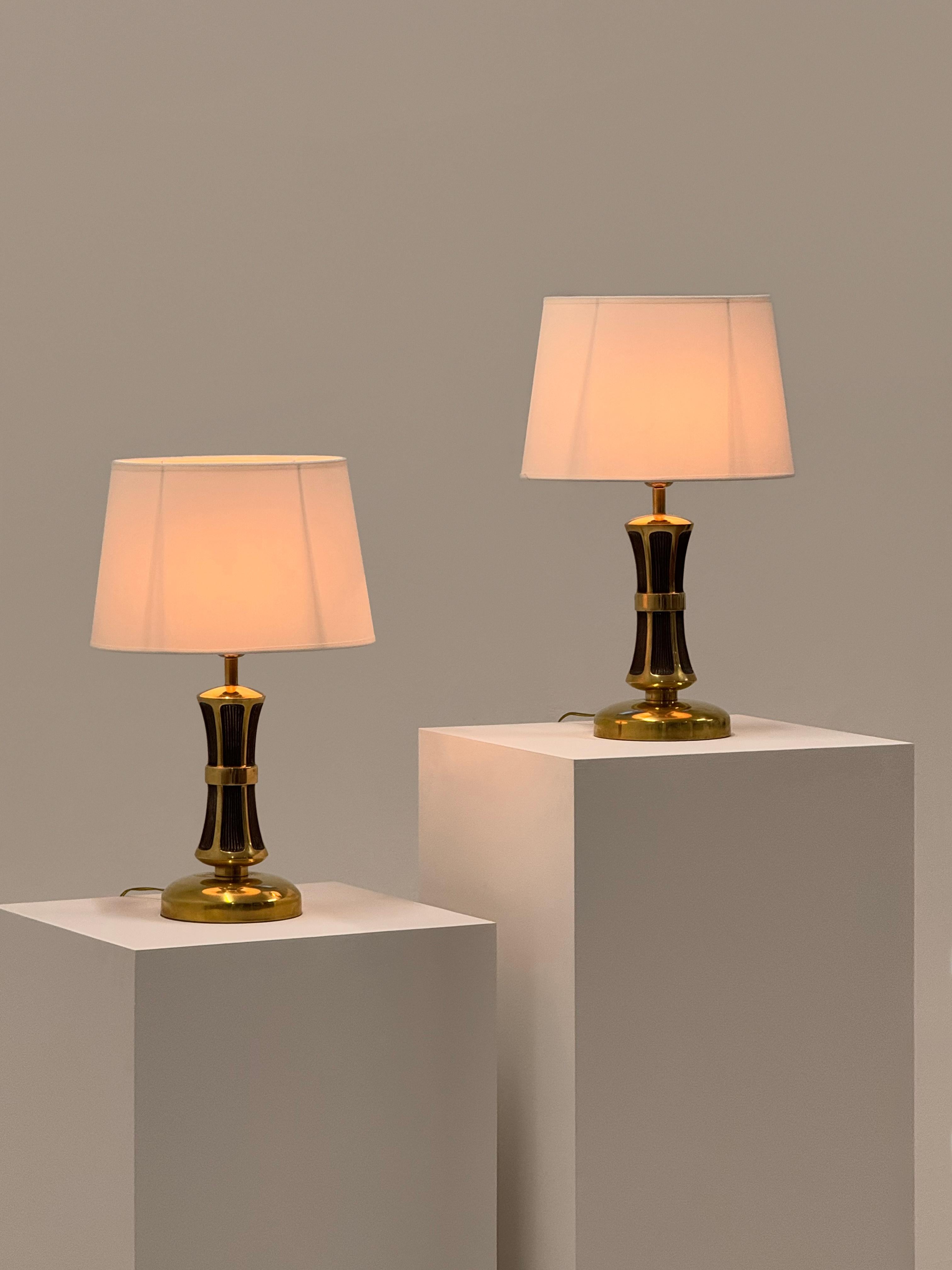 Rara coppia di lampade da tavolo italiane scultoree degli anni '50 - capolavoro in ottone fuso massiccio in vendita 9