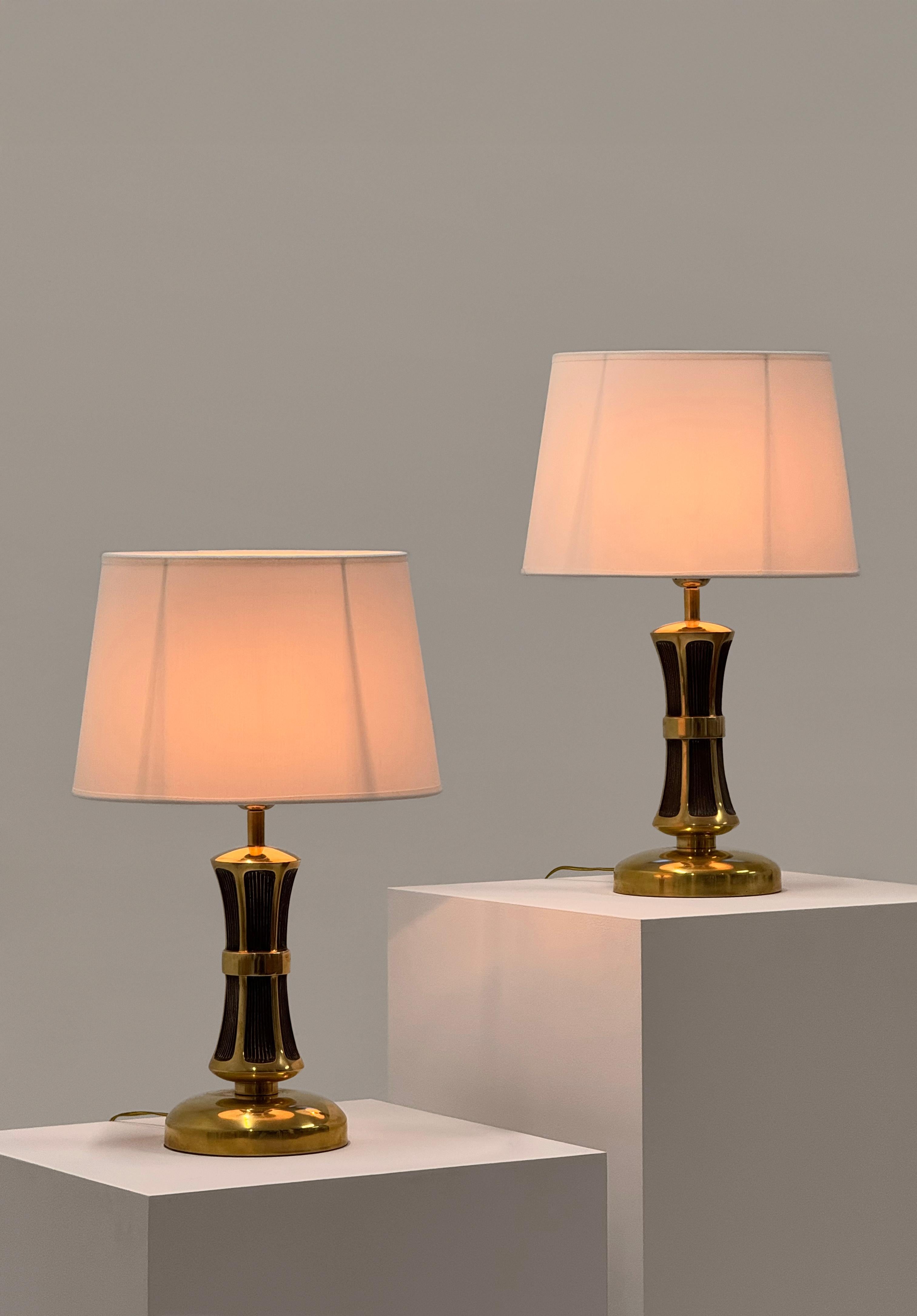 Rara coppia di lampade da tavolo italiane scultoree degli anni '50 - capolavoro in ottone fuso massiccio in vendita 11