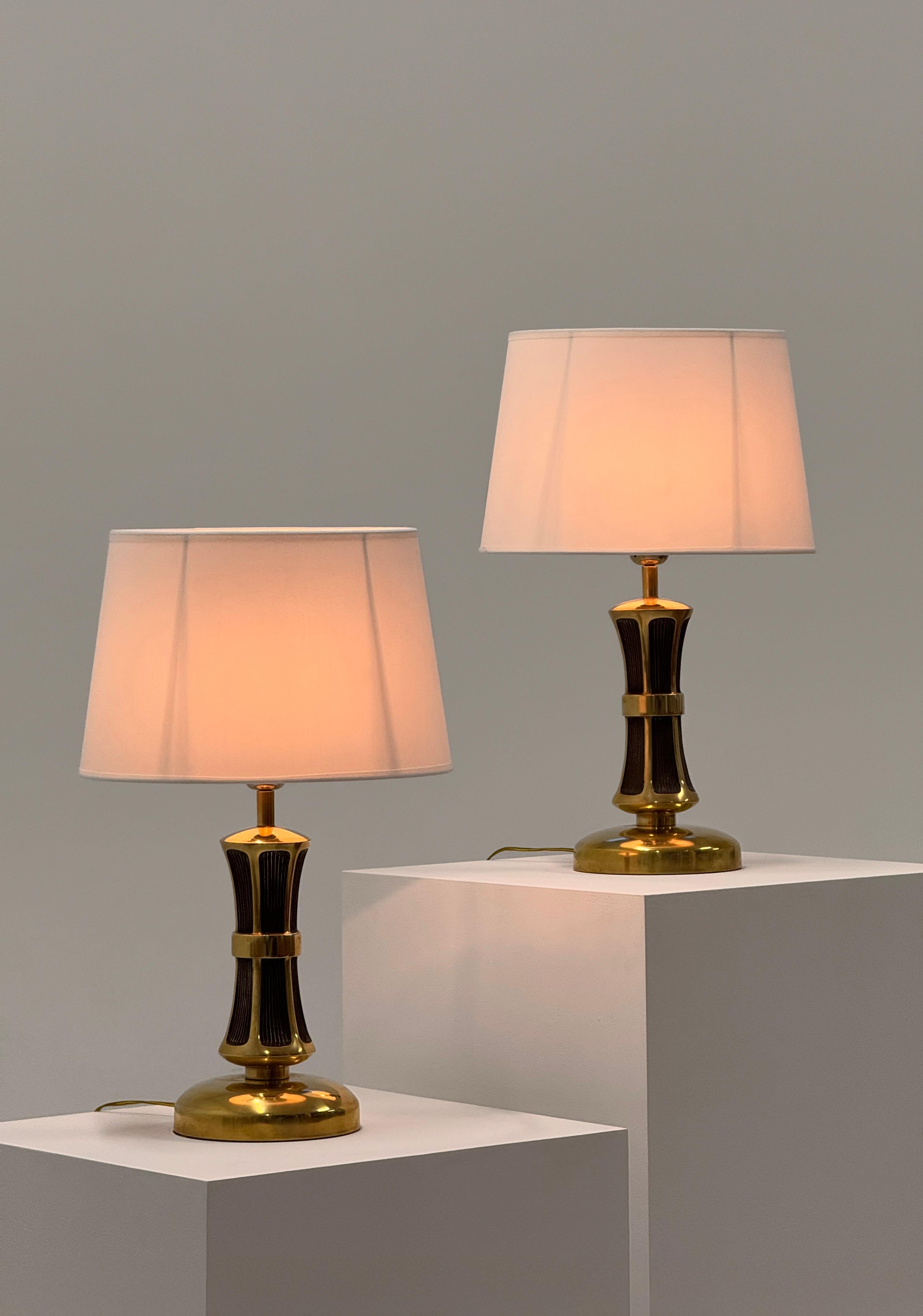 Rara coppia di lampade da tavolo italiane scultoree degli anni '50 - capolavoro in ottone fuso massiccio in vendita 12