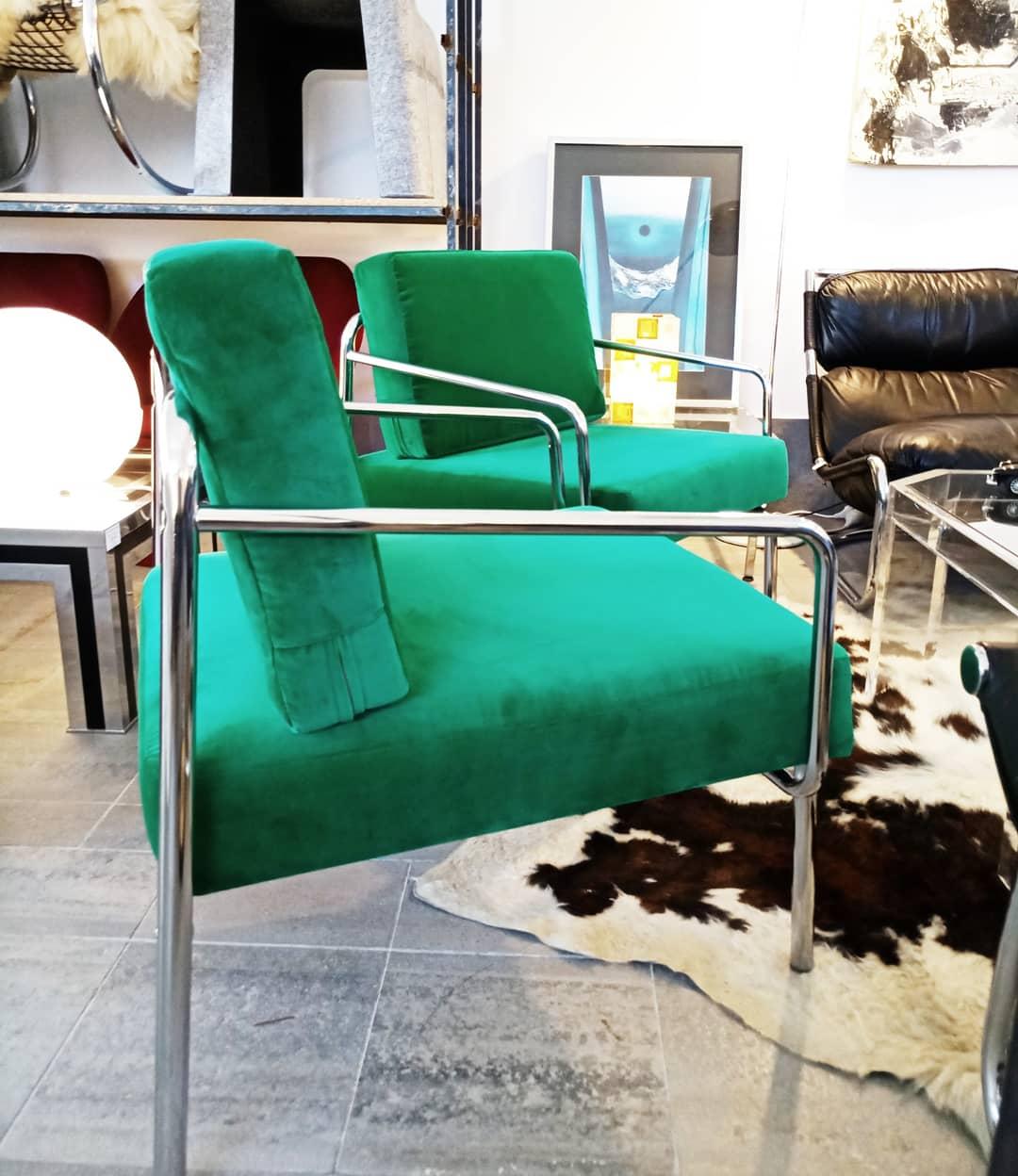 Paire rare de fauteuils Bauhaus des années 1970 en velours vert en vente 4