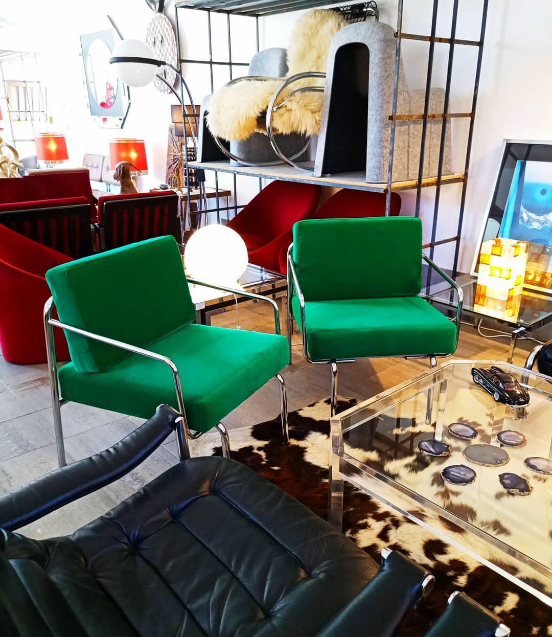 Italian Rare Pair of 1970s Green Velvet Armchairs Bauhaus For Sale
