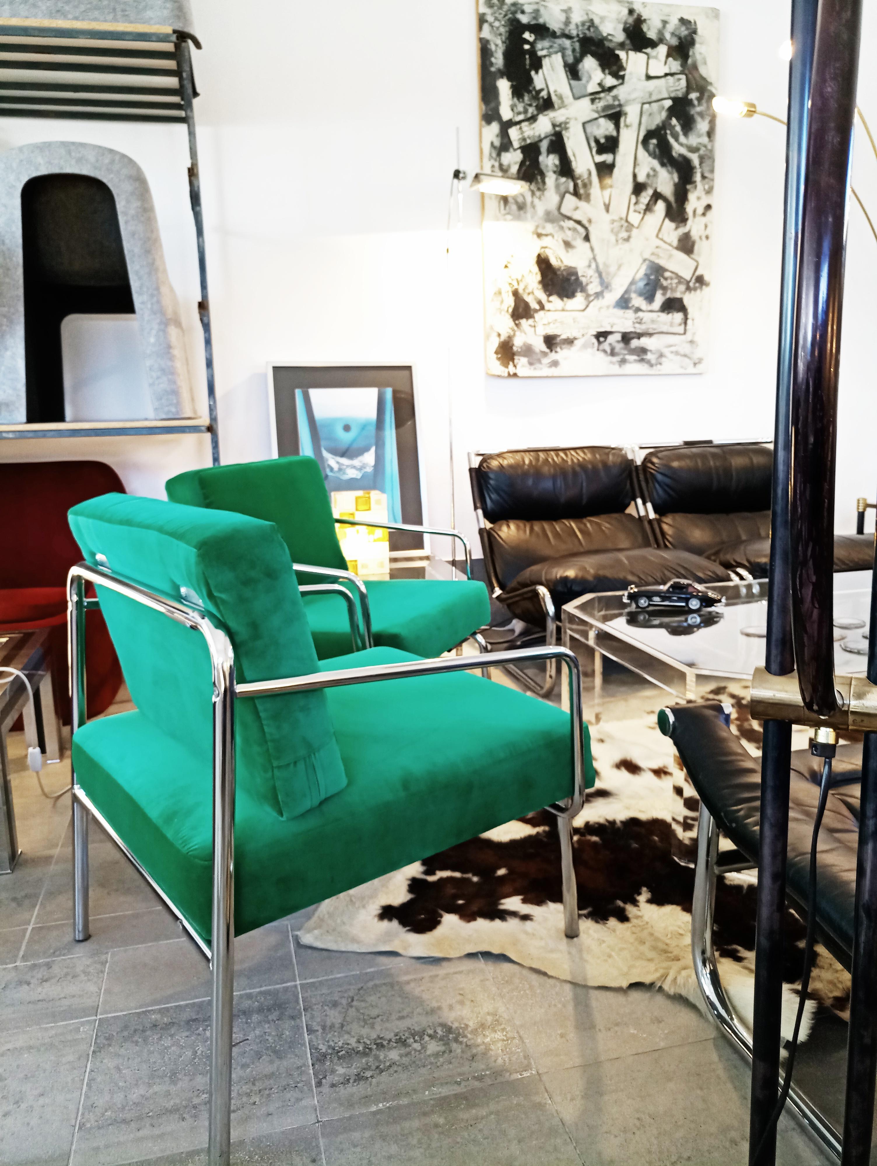 Velours Paire rare de fauteuils Bauhaus des années 1970 en velours vert en vente