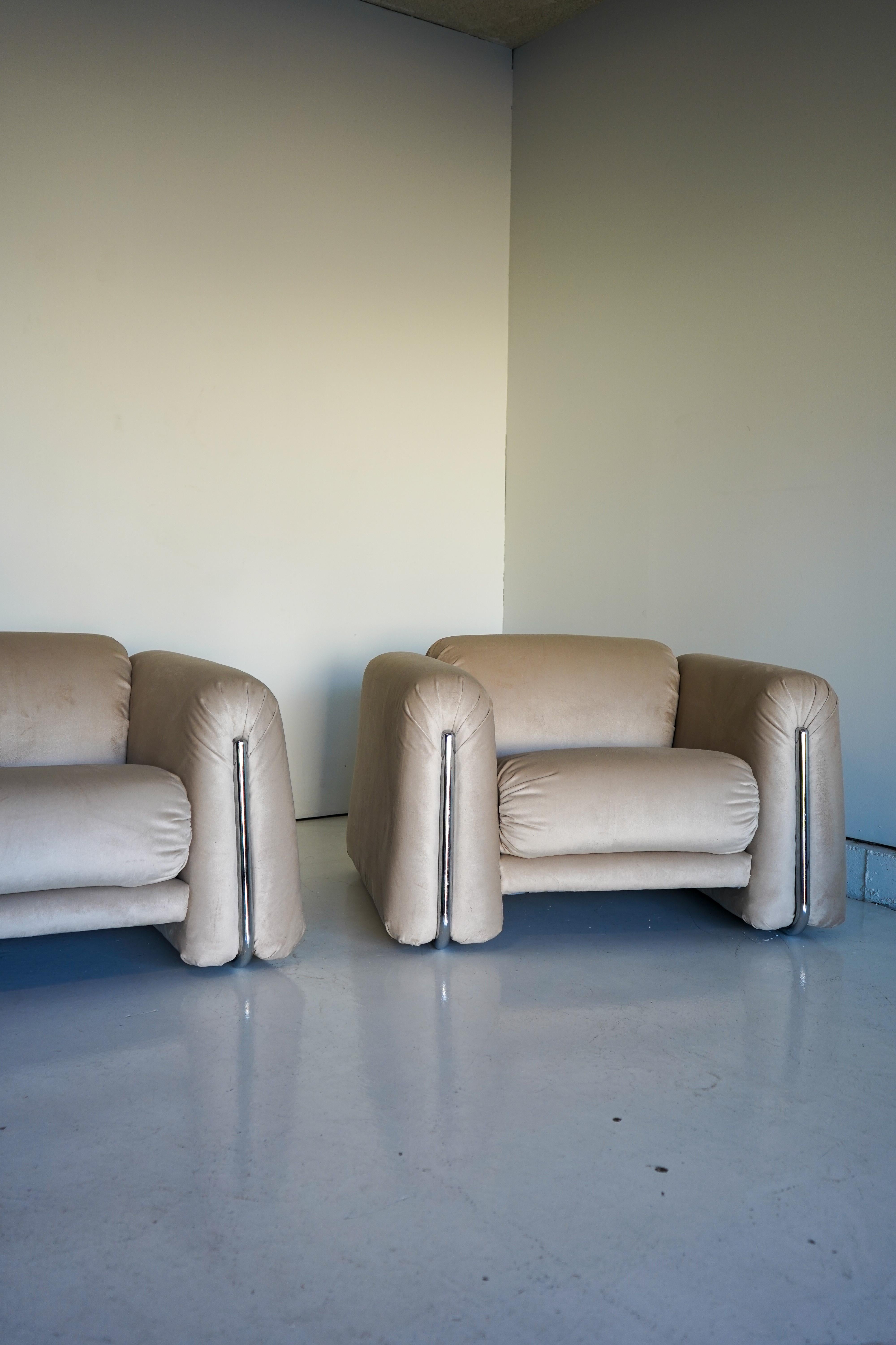 Late 20th Century Rare Pair of 1970s Italian Armchairs in Chrome and Champagne Velvet For Sale