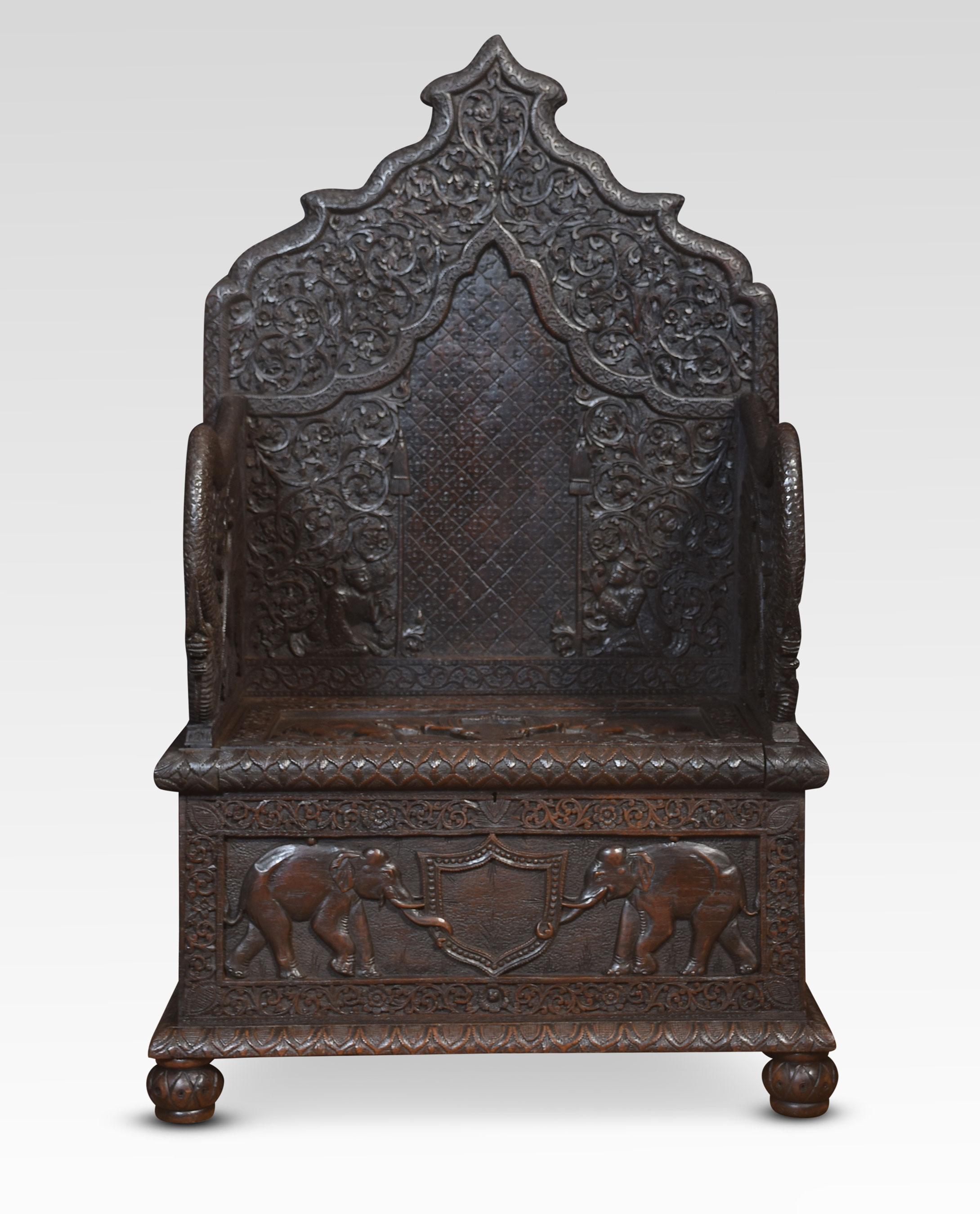 XIXe siècle Rare paire de fauteuils d'apparat sculptés du 19e siècle en vente
