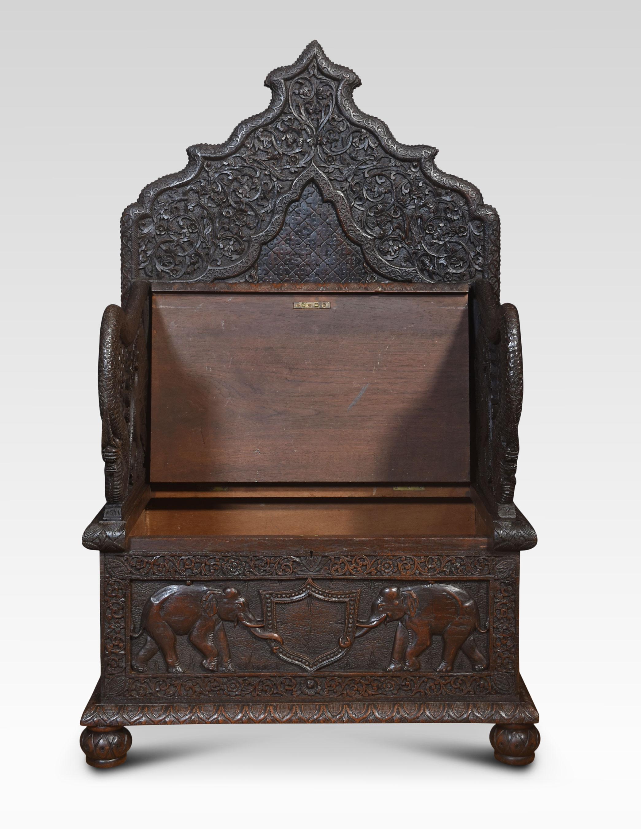 Seltenes Paar geschnitzter zeremonieller Sessel aus dem 19. Jahrhundert im Angebot 2