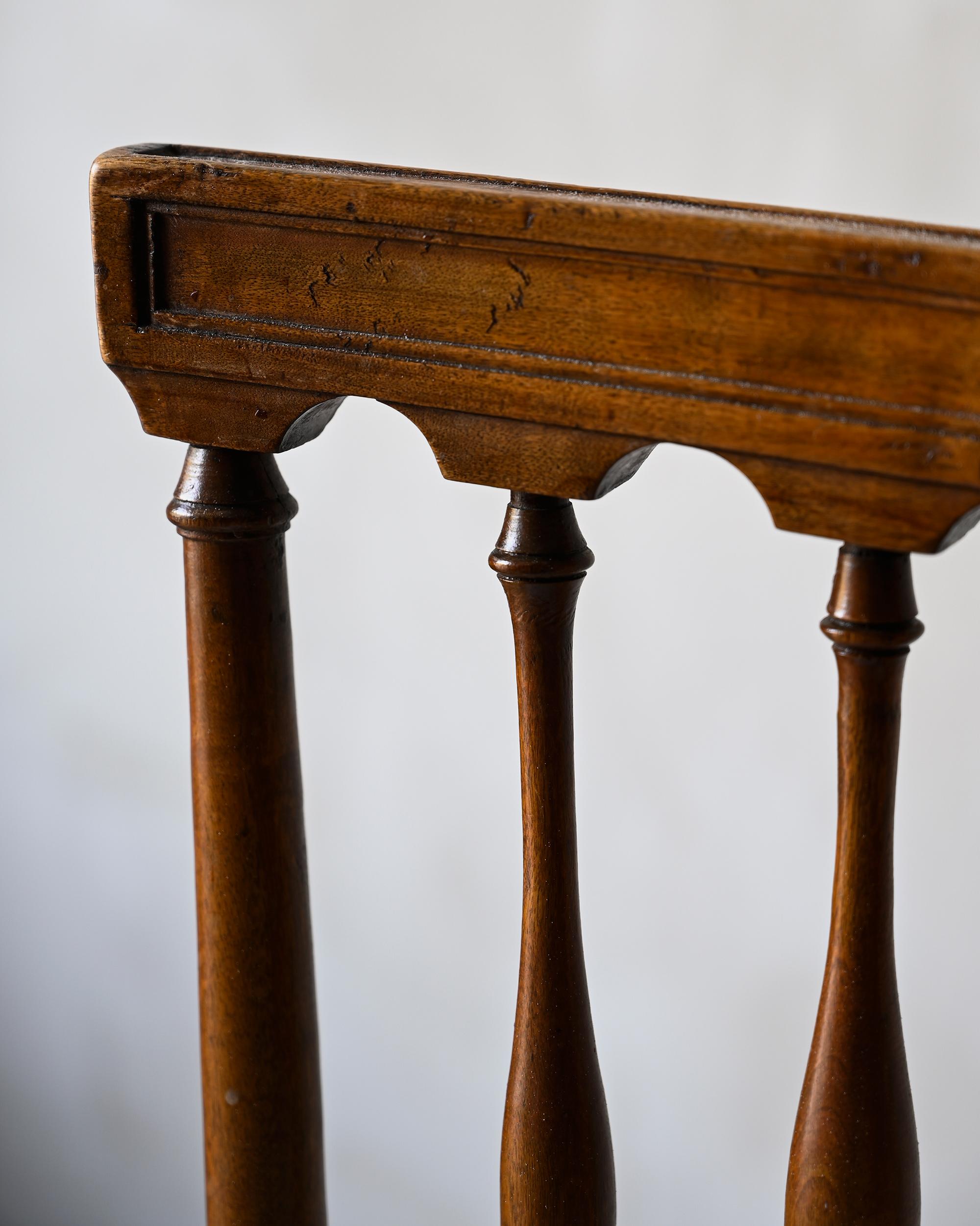 Suédois Rare paire de chaises gustaviennes du 19ème siècle en vente