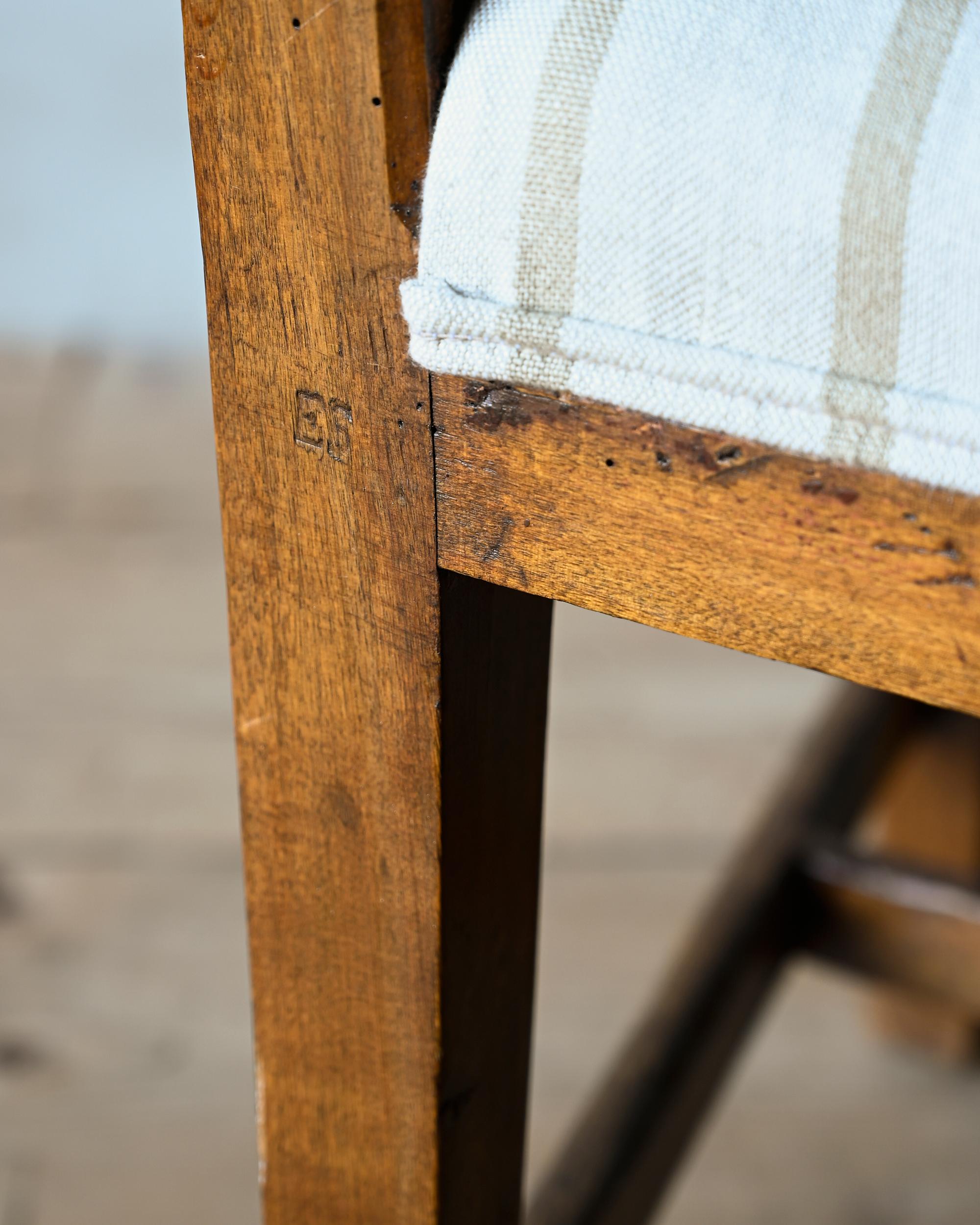 Seltenes Paar Gustavianische Stühle des 19. Jahrhunderts im Angebot 3