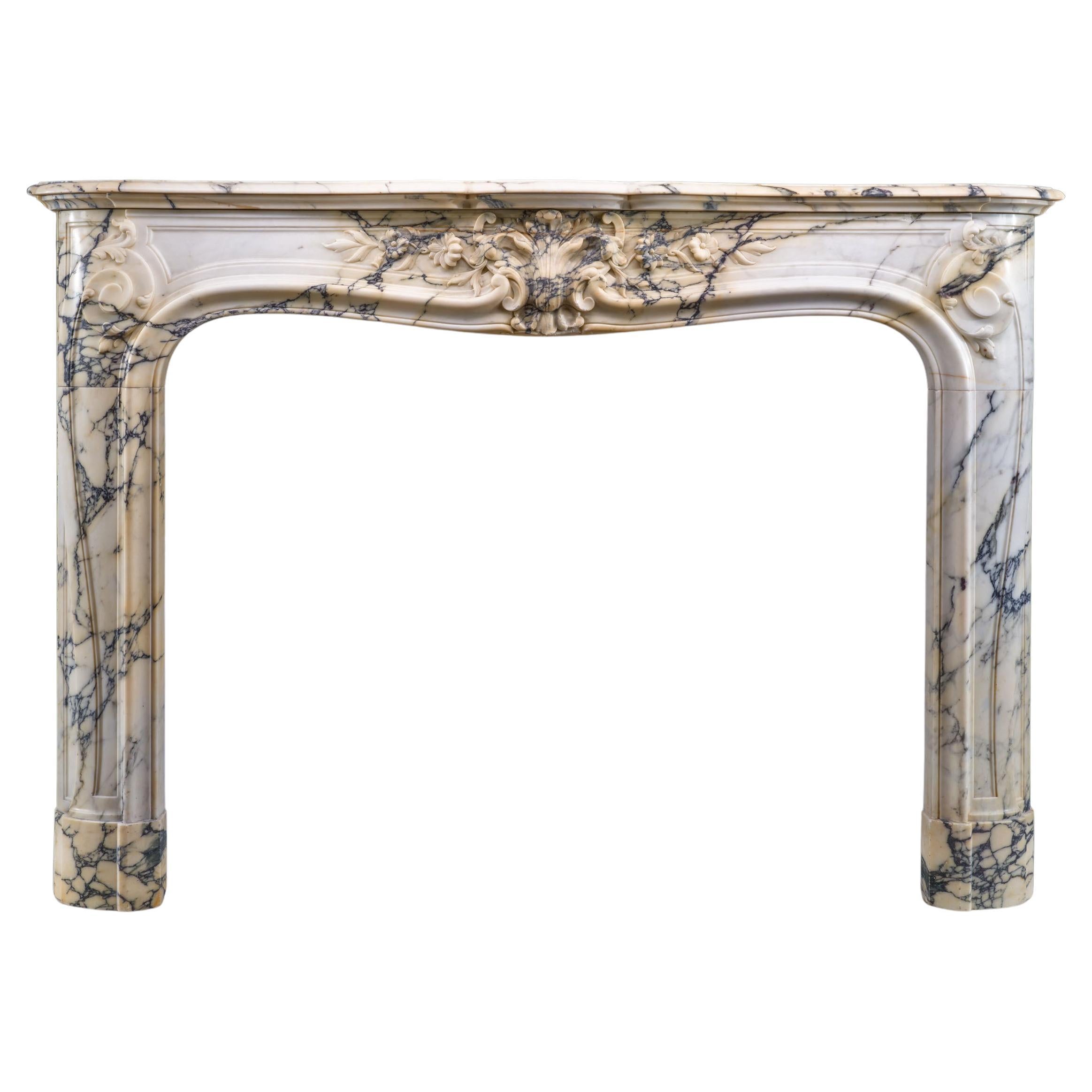 Rare paire de cheminées Louis XV en marbre Seravezza du 19ème siècle en vente