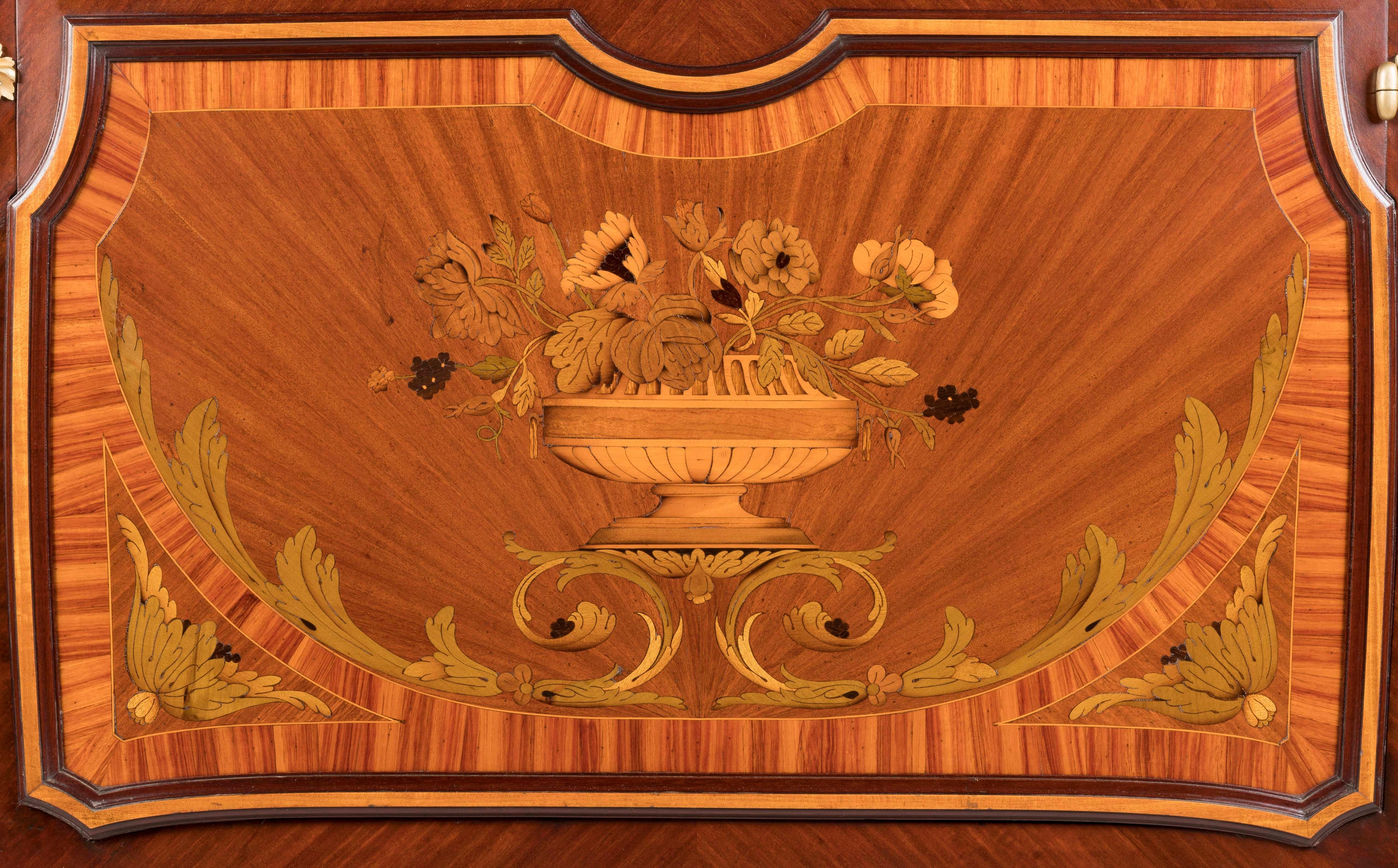 Seltenes Paar Intarsienschränke im Louis-XVI.-Stil des 19. Jahrhunderts im Angebot 4