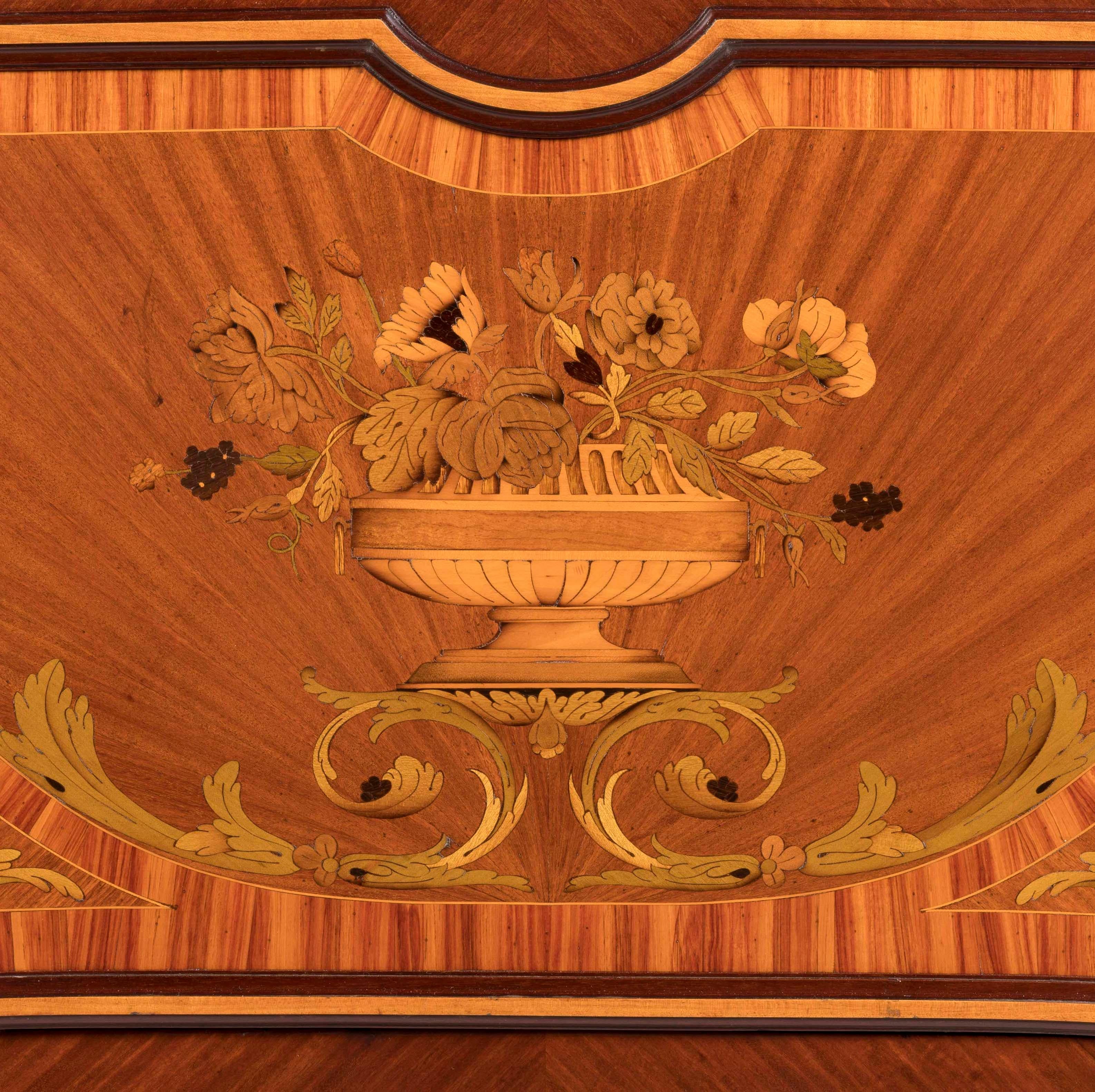 Seltenes Paar Intarsienschränke im Louis-XVI.-Stil des 19. Jahrhunderts im Zustand „Gut“ im Angebot in London, GB
