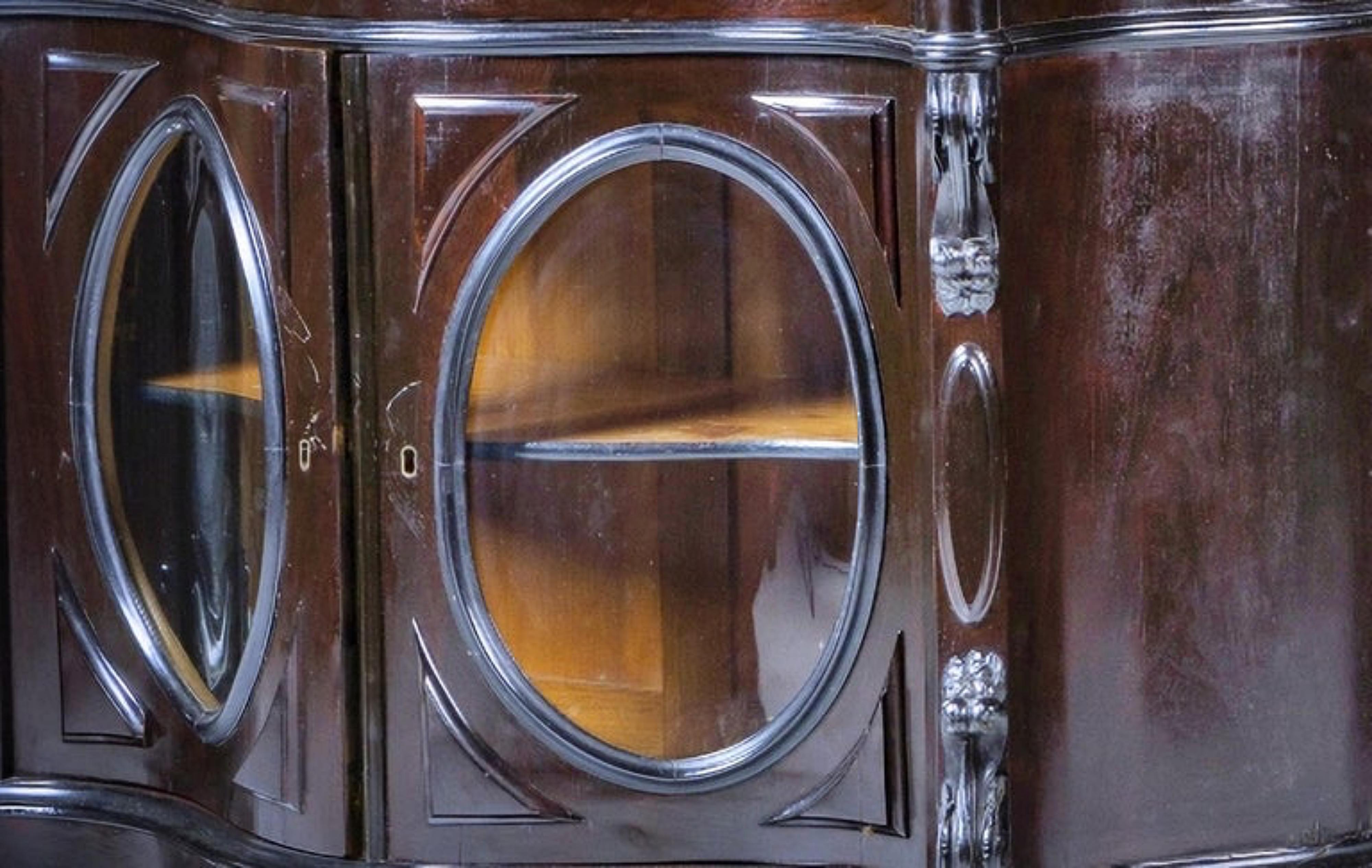 Portugais Rare paire d'armoires en palissandre et bois de rose du XIXe siècle en vente