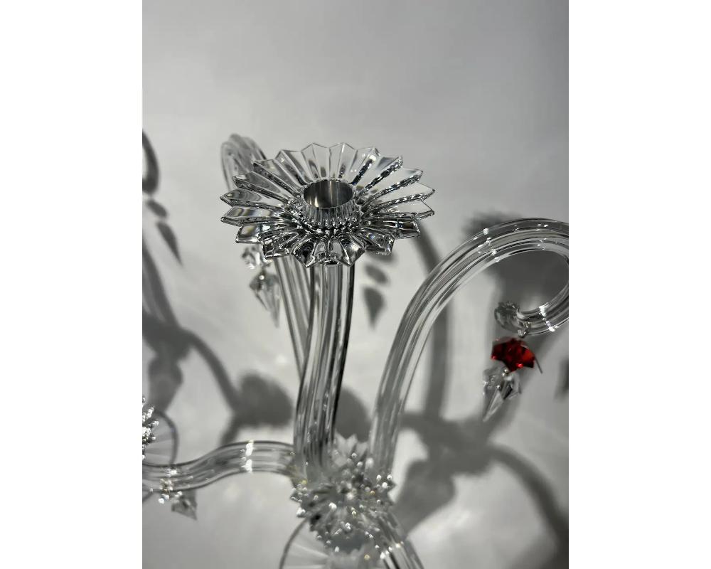 Rare paire de chandeliers Baccarat Mille Nuits à 3 lumières, jonquilles en fleurs et rouge. 1