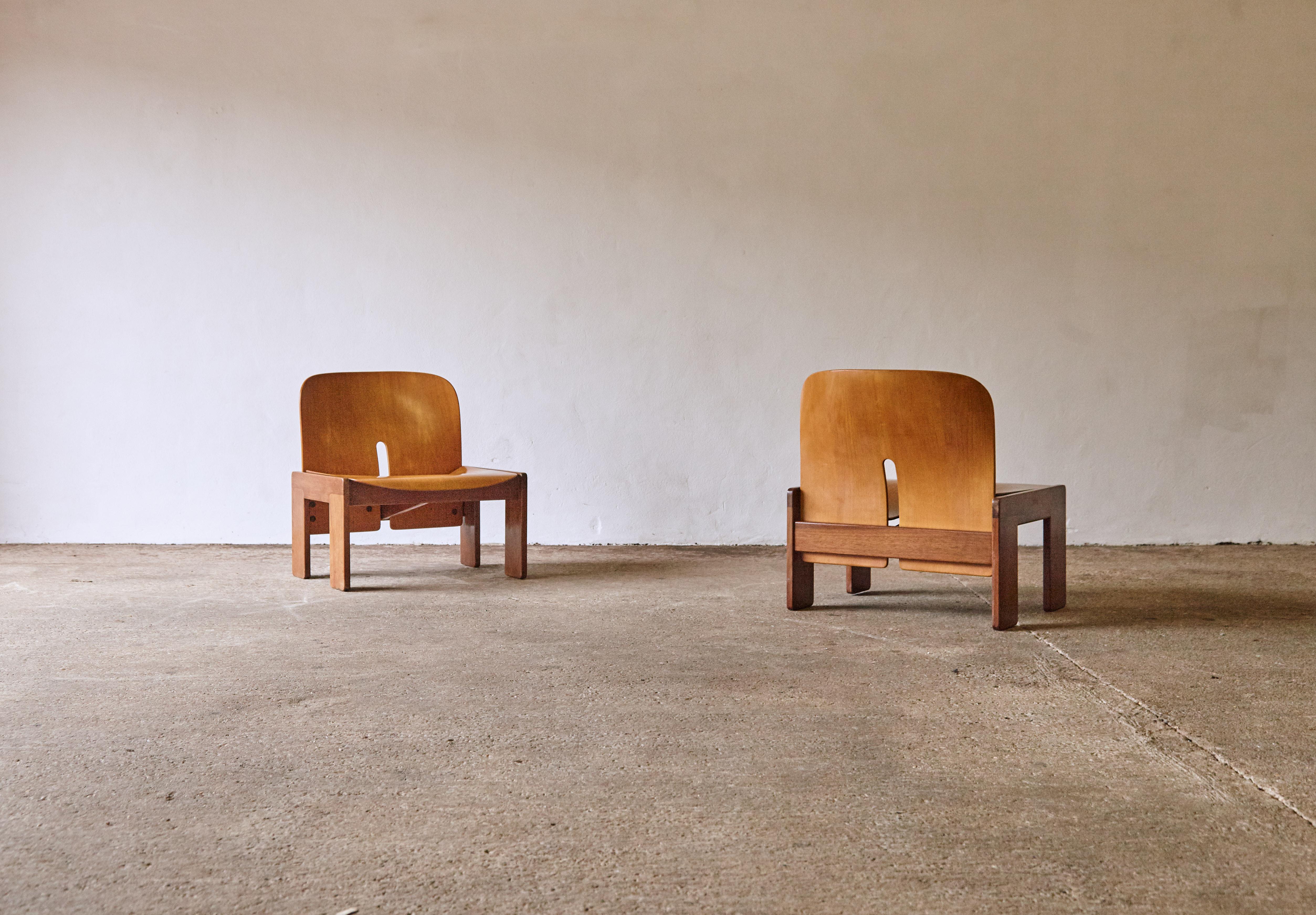 A superb and rare pair of Afra & Tobia Scarpa 925 lounge chairs for Cassina, Italy, 1960s. Good original condition with minor signs of use and wear. Remenants of makers label to one chair.   Fast shipping worldwide.




Please note: Prices do not