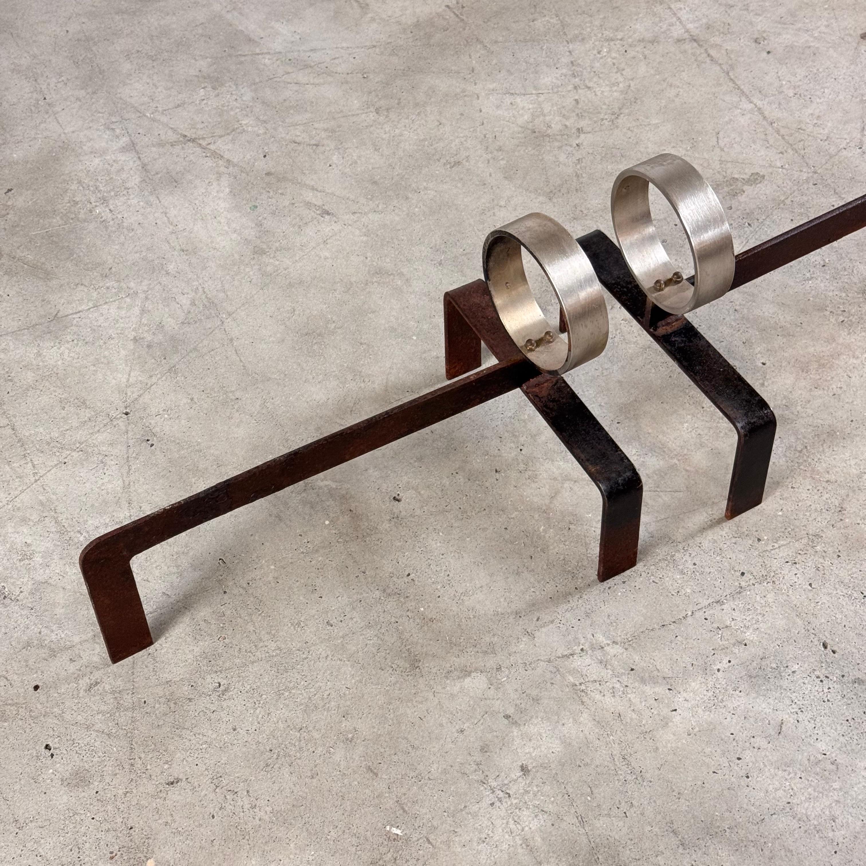 Fait main Paire de chenets de Melchiorre Bega en aluminium et fer, Italie, 1960 en vente
