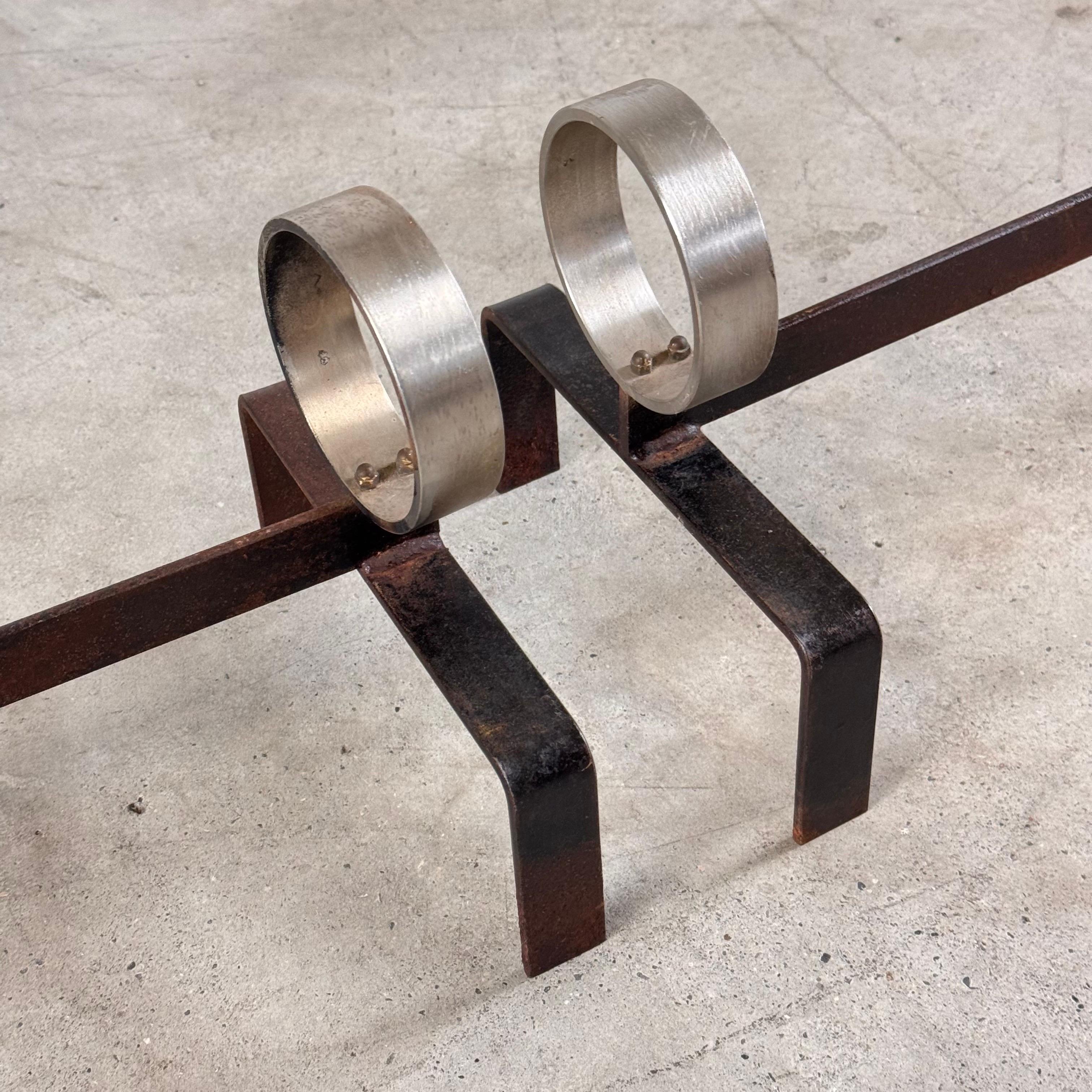 Paire de chenets de Melchiorre Bega en aluminium et fer, Italie, 1960 Bon état - En vente à Bagnolo Mella, Brescia