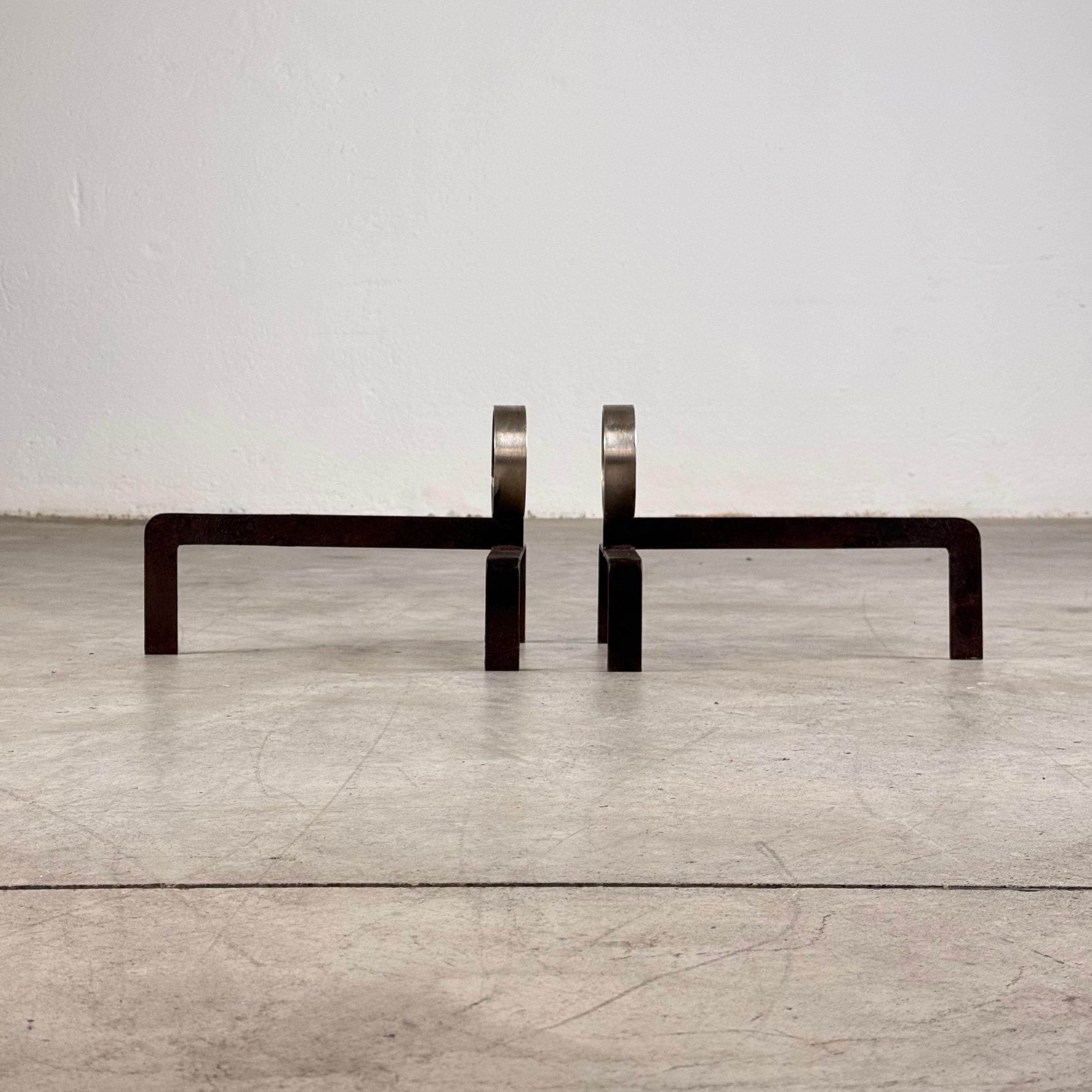Milieu du XXe siècle Paire de chenets de Melchiorre Bega en aluminium et fer, Italie, 1960 en vente