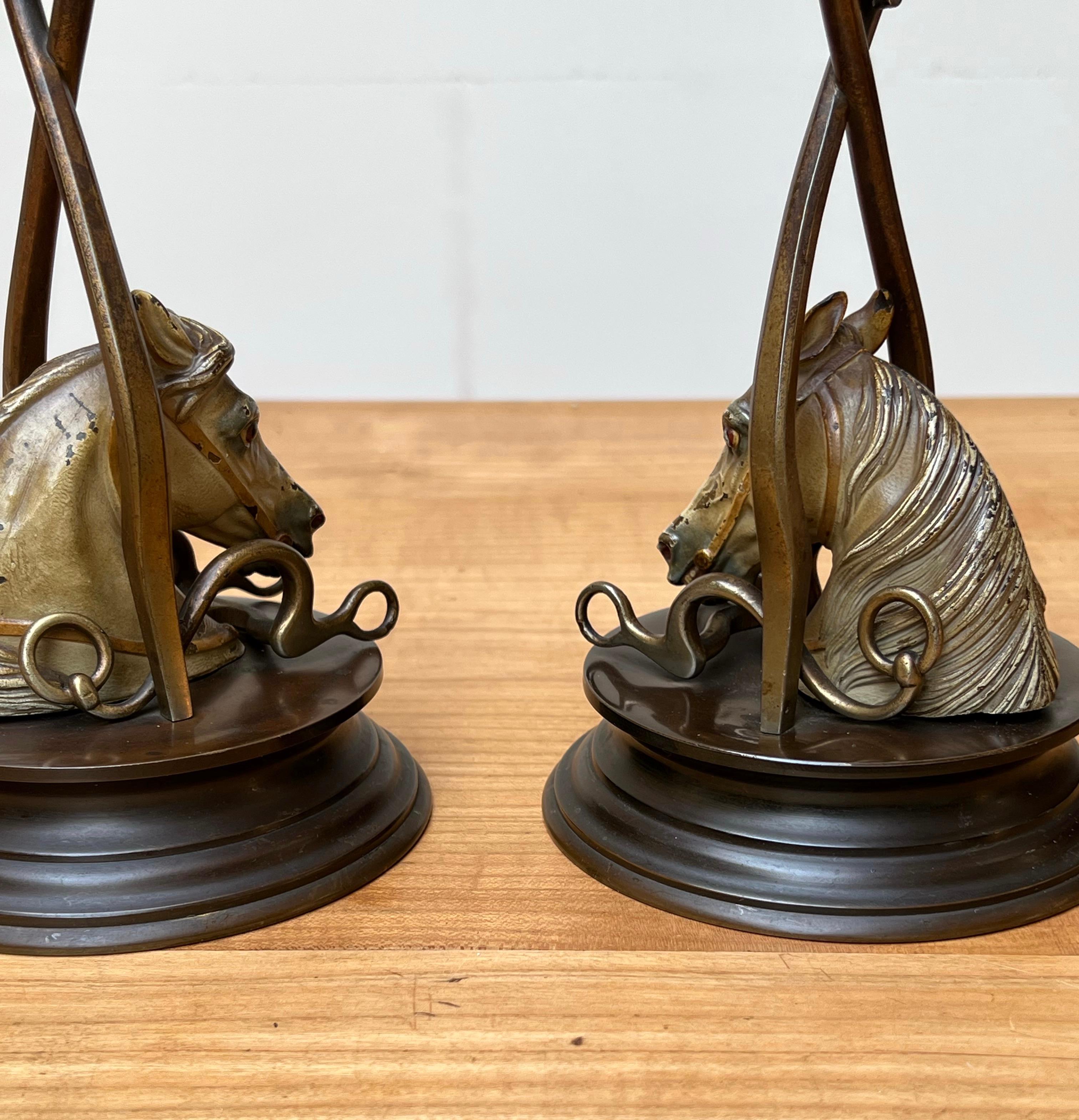 Seltenes Paar antiker Wiener Bronze-Leuchter des 19. Jahrhunderts Pferde Att Bergmann im Zustand „Gut“ im Angebot in Lisse, NL