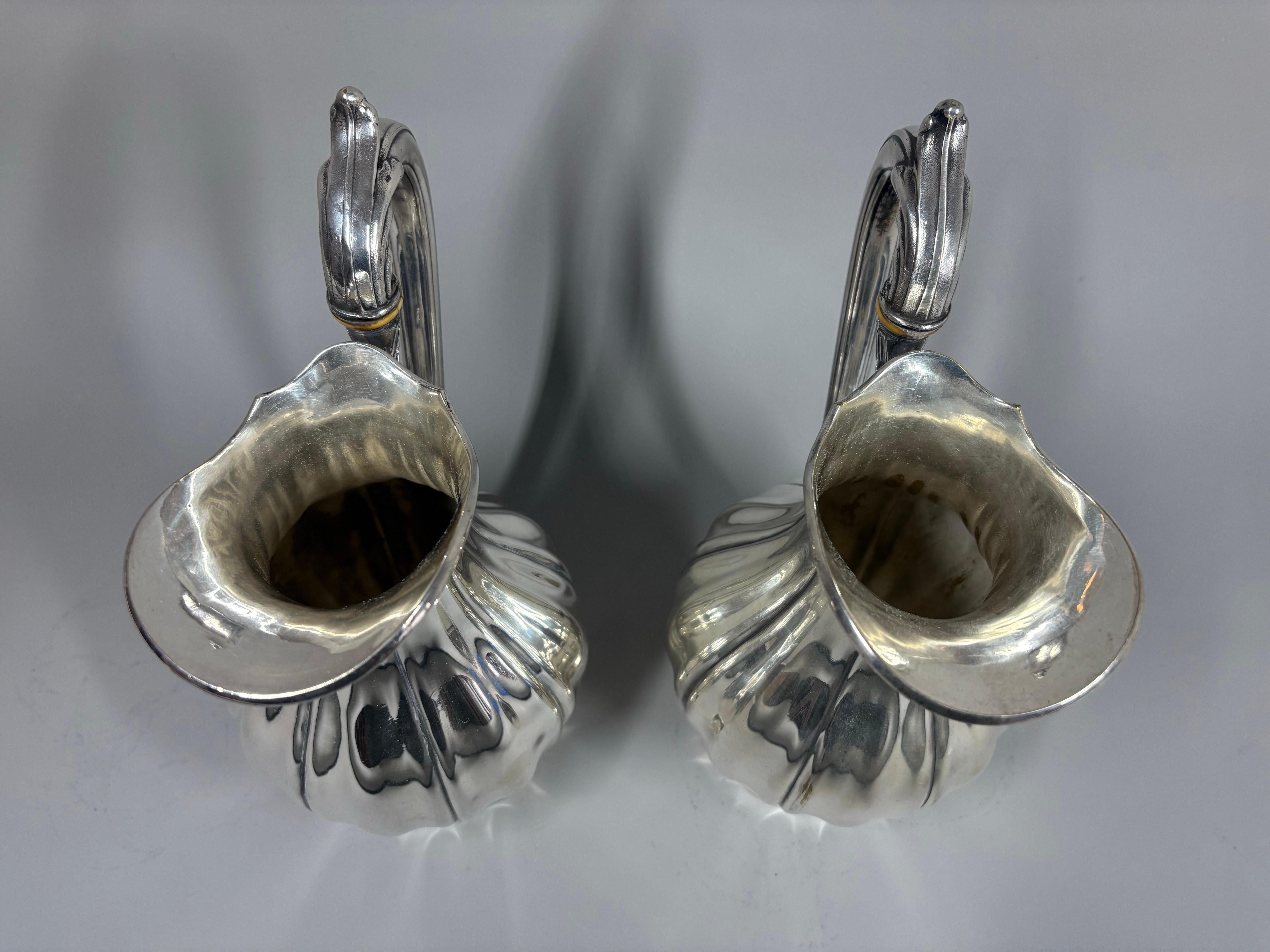 Seltenes Paar antiker versilberter Christofle Krüge / Kannen im Angebot 1