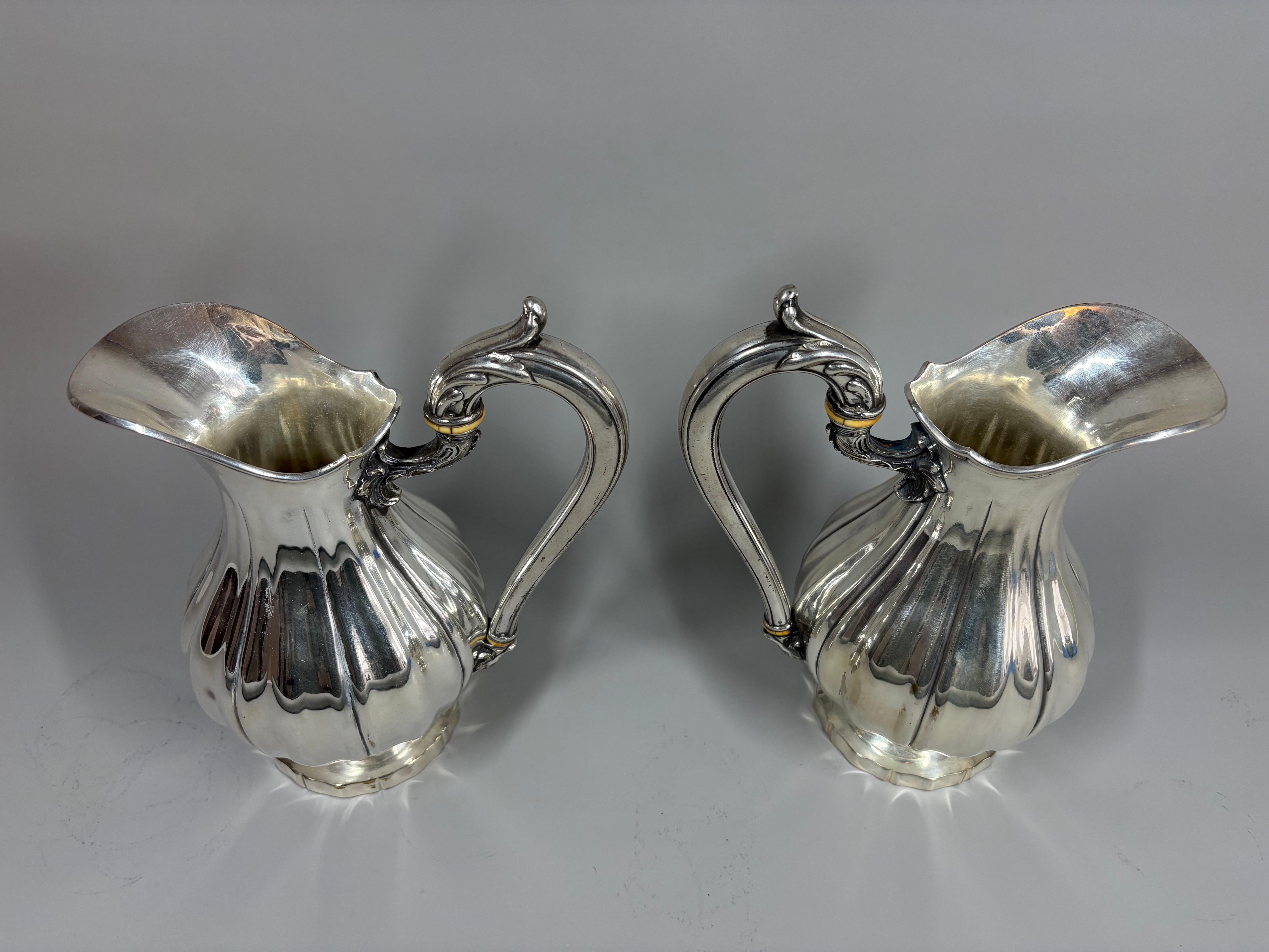 Seltenes Paar antiker versilberter Christofle Krüge / Kannen im Angebot 2