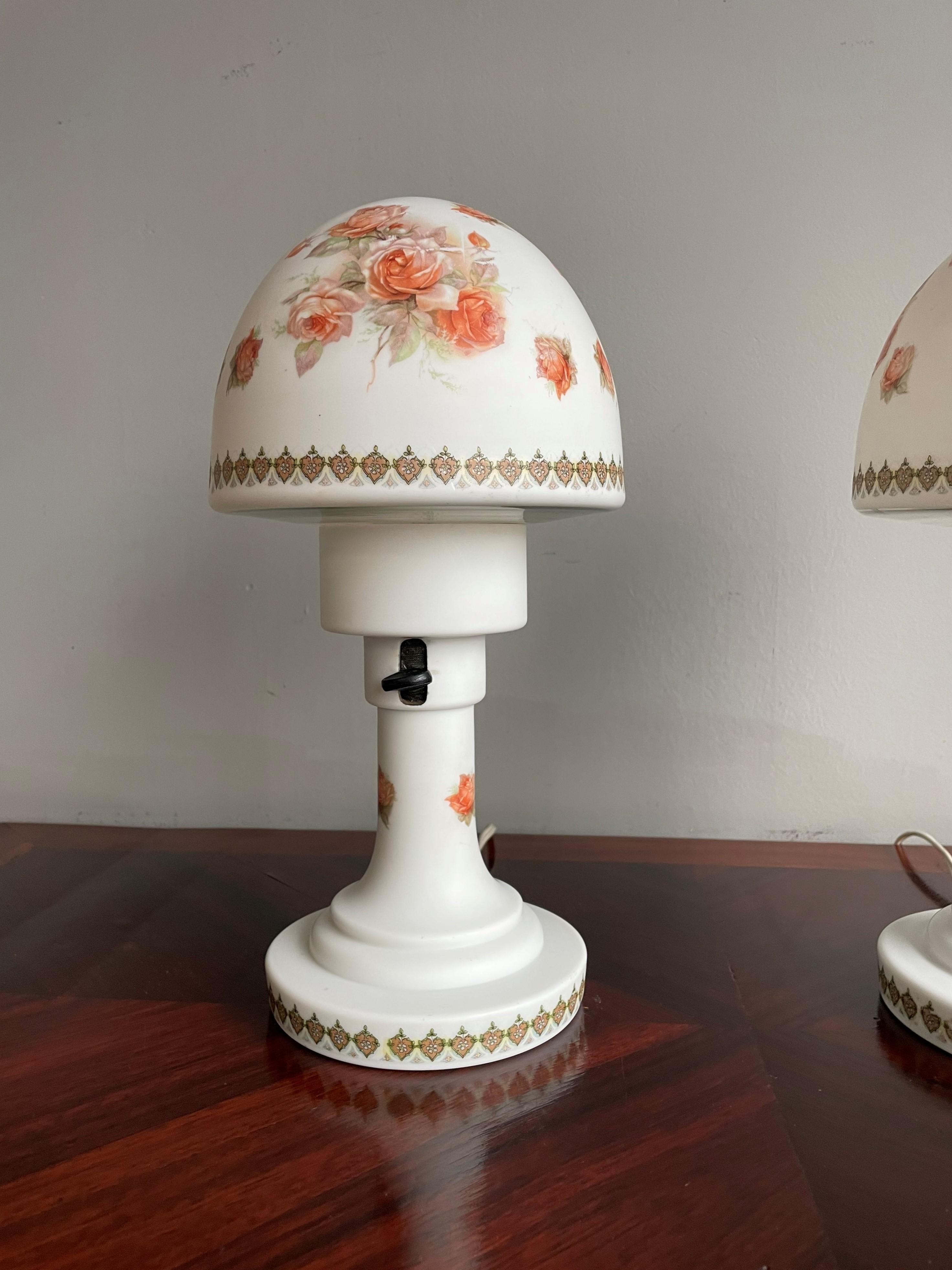 Rare Pair of Antique Glass & Bisque Table Lamps Decorated with Very Pretty Roses In Excellent Condition For Sale In Lisse, NL