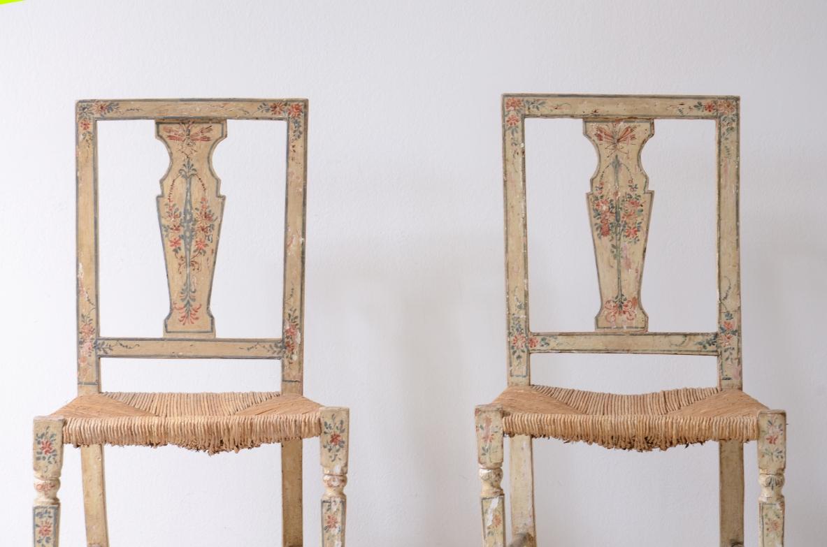 COD-2905
Rare paire de chaises en bois peint et laqué.

Fabrication italienne, Gênes, vers 1790.