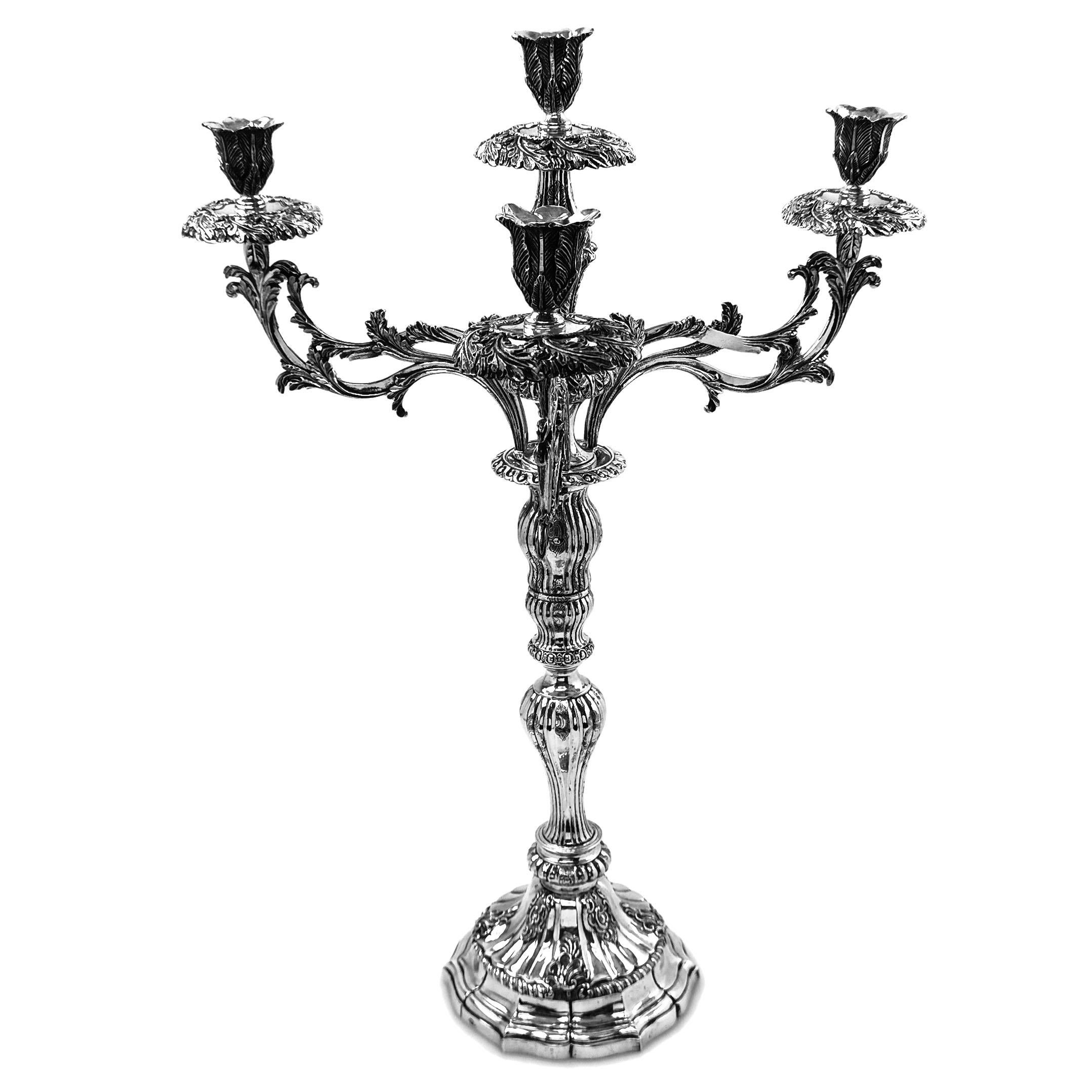Argent Paire rare de chandeliers portugais anciens en argent, c. 1800, pour bougeoirs du XIXe siècle en vente