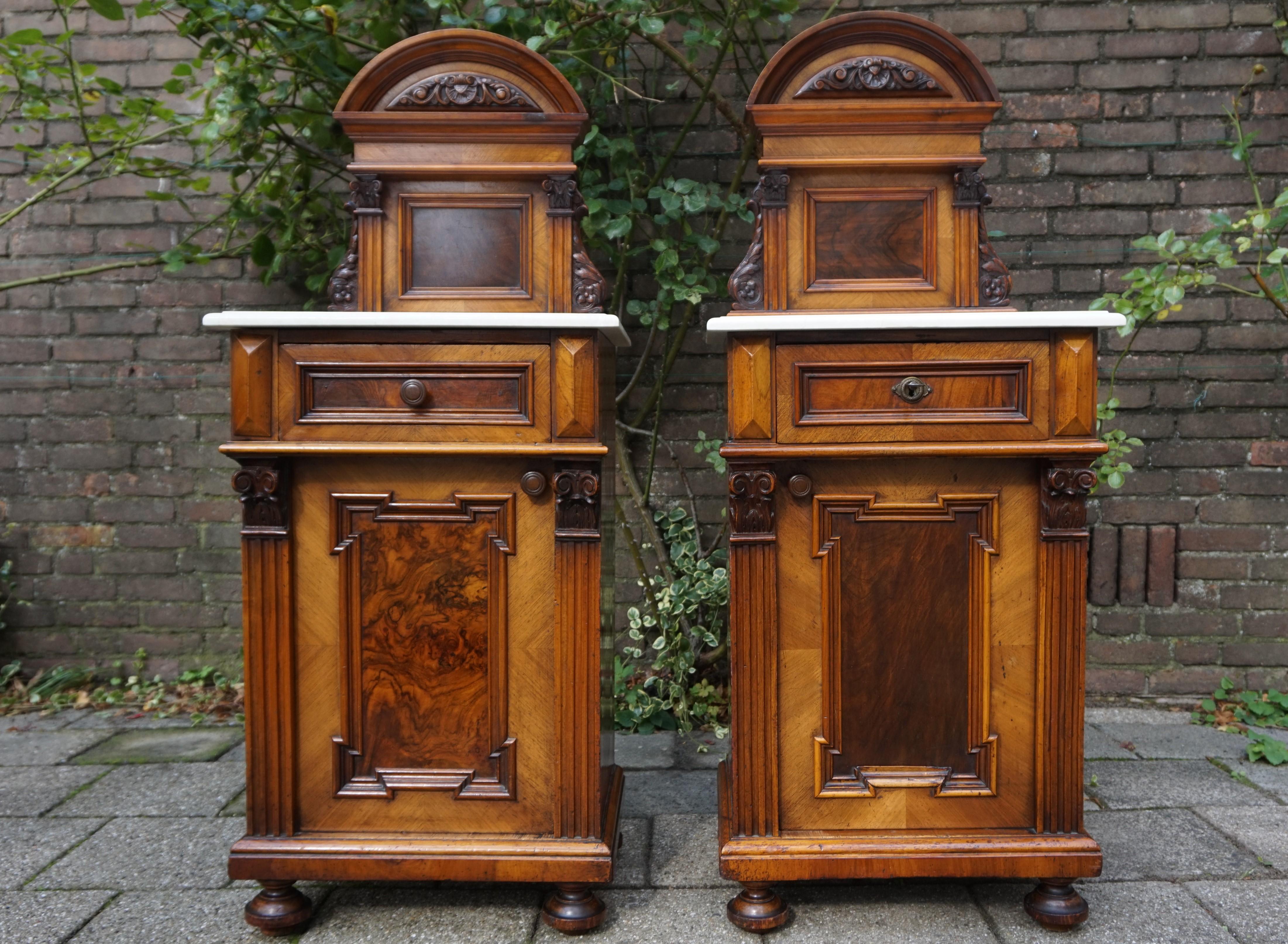 Rare Pair of Antique Victorian Night Stands / Bedside Cabinets with Marble Tops In Good Condition In Lisse, NL