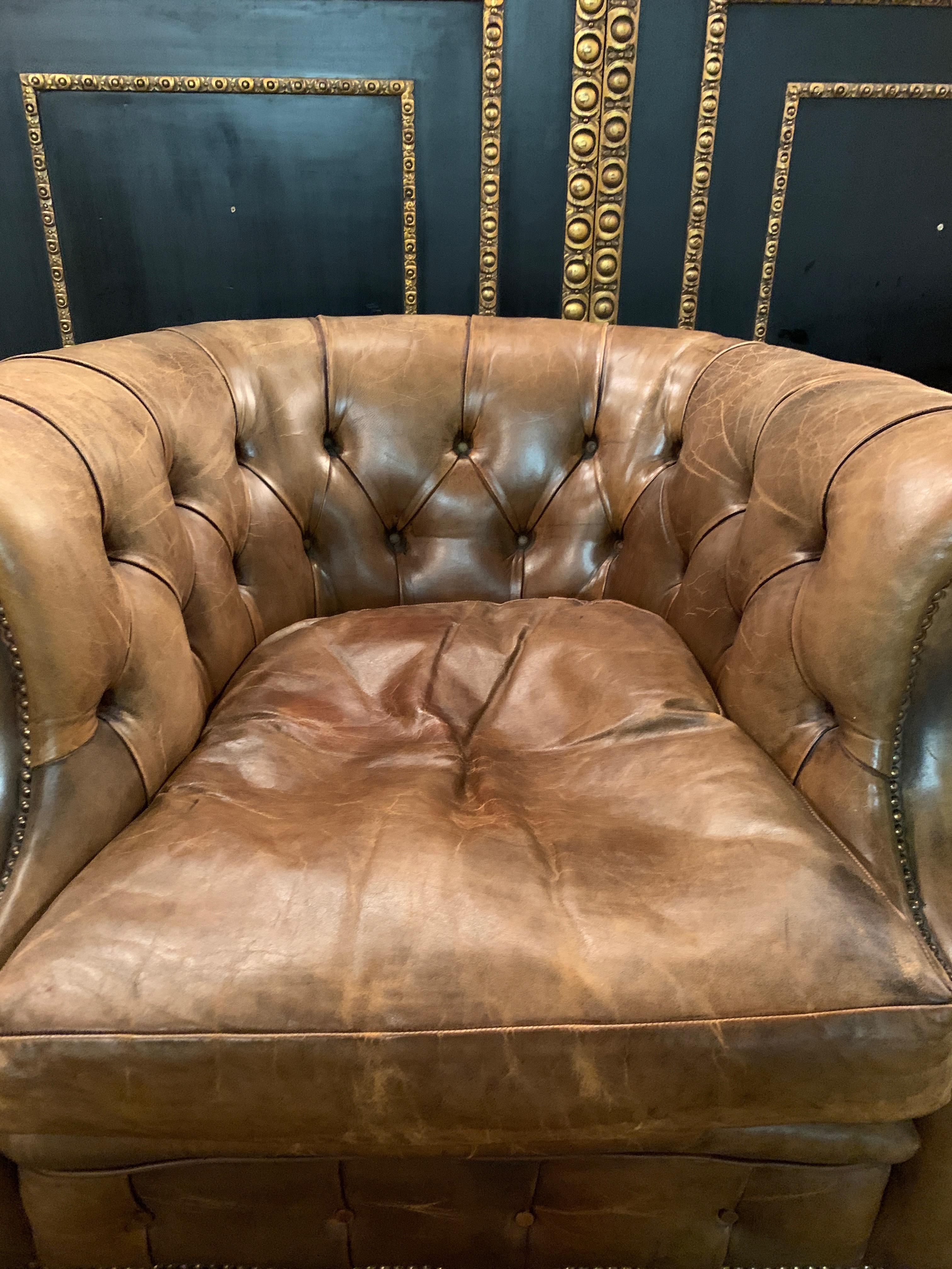 Rare Pair of Antique Vintage Chesterfield Armchairs with Horsehair in Brown In Good Condition In Berlin, DE