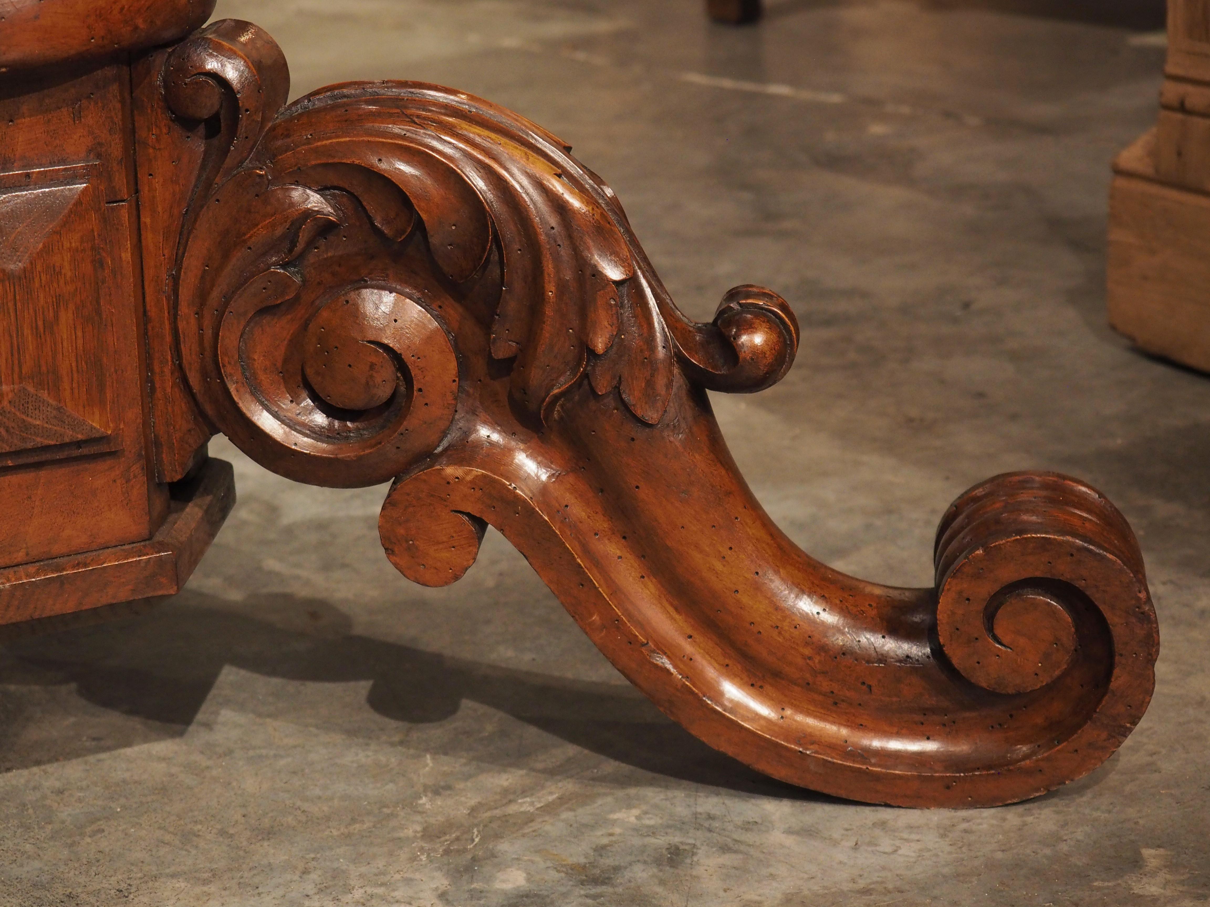 Rare Pair of Antique Wine Press Screw Sellettes in Carved Walnut, circa 1850 For Sale 6