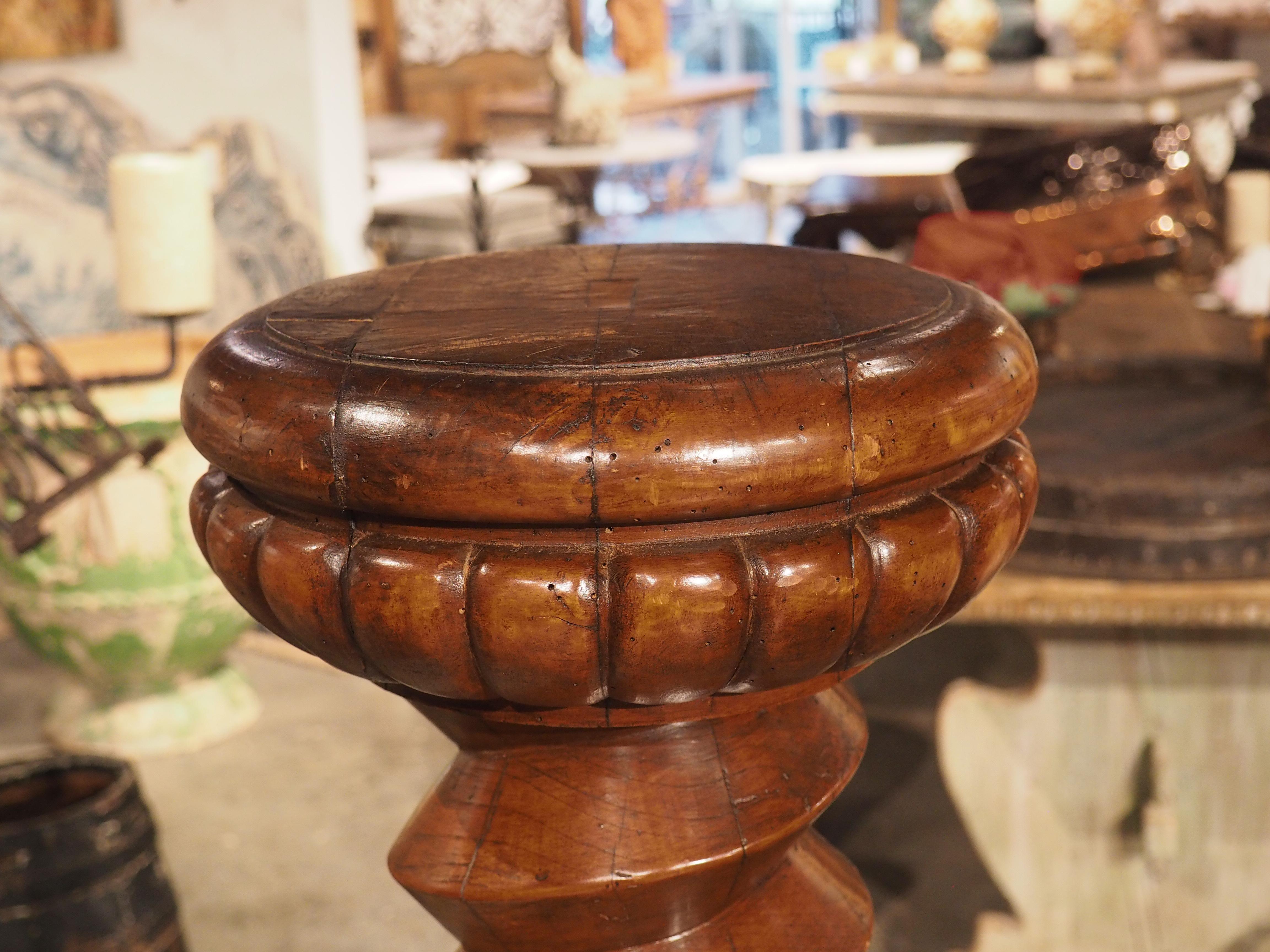 Rare Pair of Antique Wine Press Screw Sellettes in Carved Walnut, circa 1850 For Sale 13