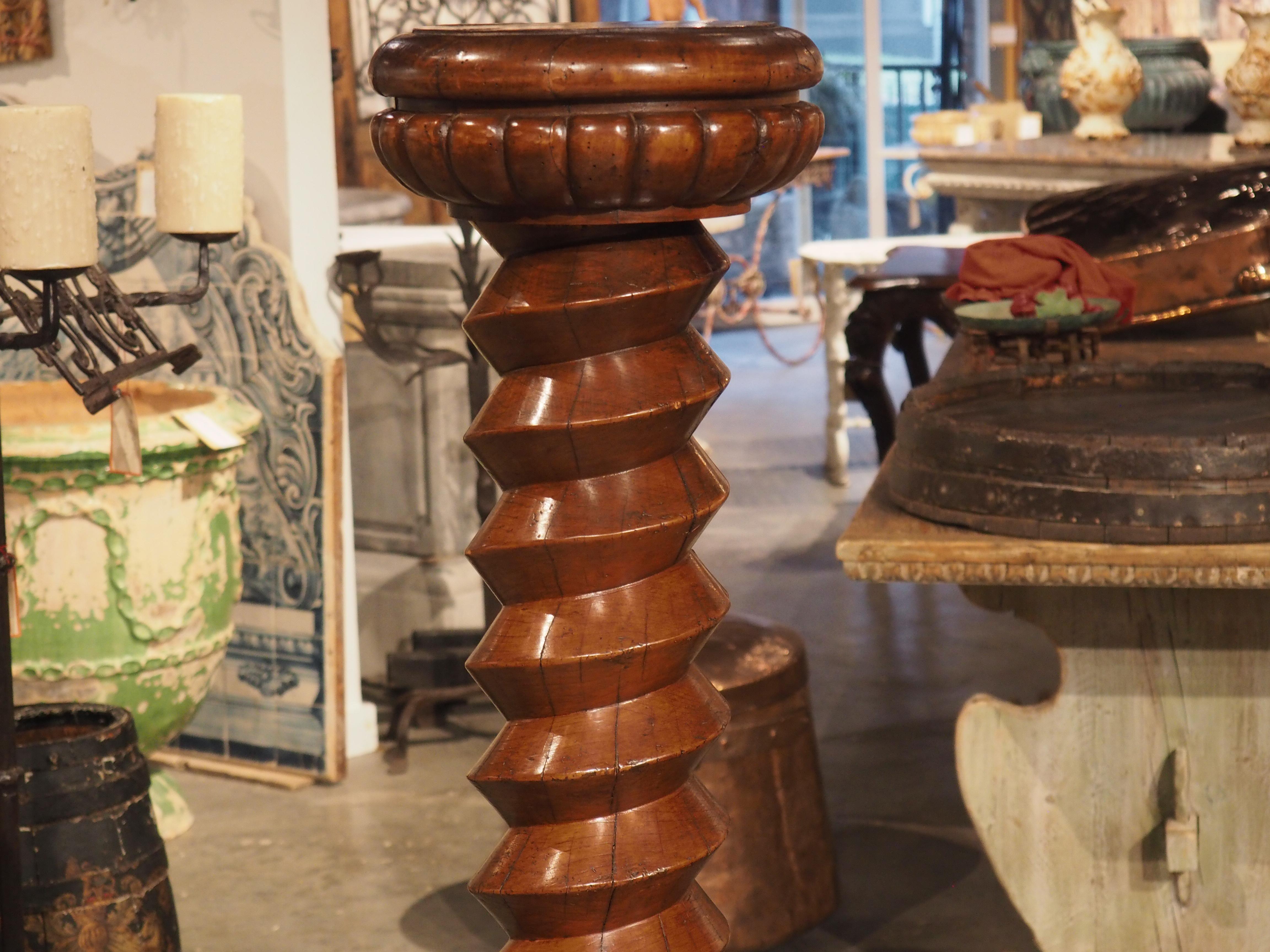 Rare Pair of Antique Wine Press Screw Sellettes in Carved Walnut, circa 1850 For Sale 2