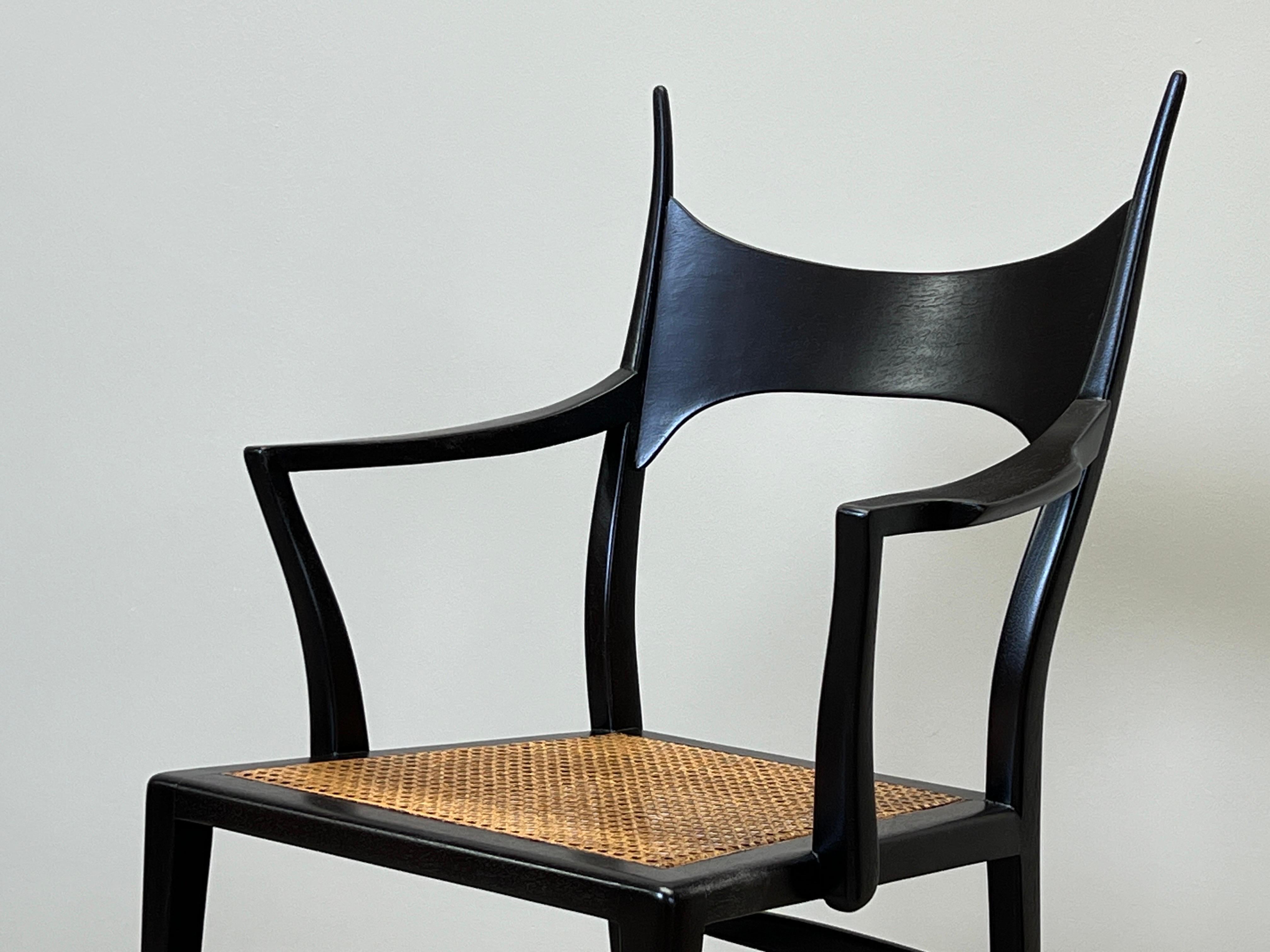 Rare paire de fauteuils en bois de cerf, modèle 5580, conçus par Edward Wormley pour Dunbar. Les quatre chaises d'appoint assorties sont disponibles séparément.