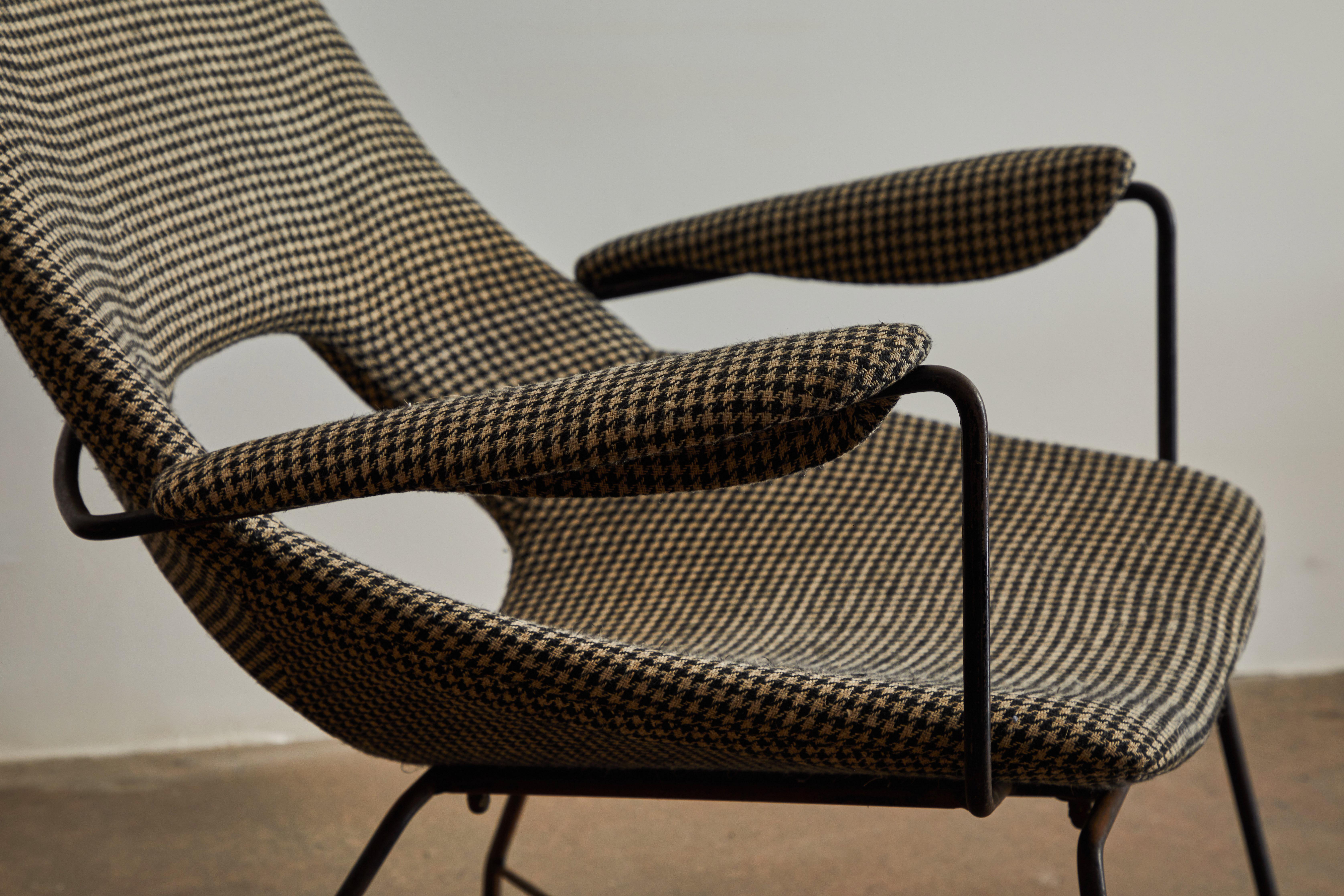 Paire de fauteuils rares par Augusto Bozzi pour Saporiti Italia en vente 4