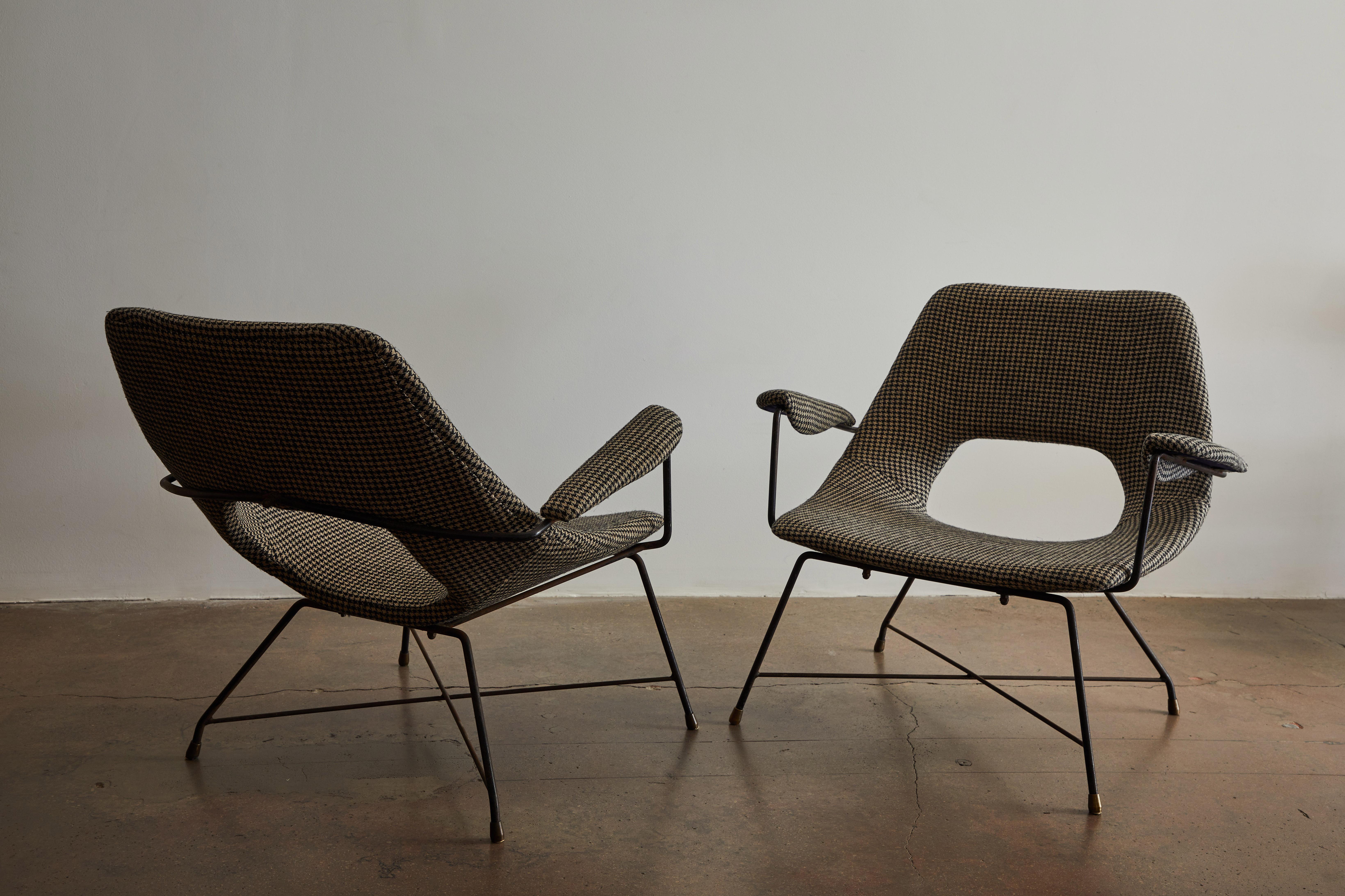 Paire de fauteuils rares par Augusto Bozzi pour Saporiti Italia Bon état - En vente à Los Angeles, CA