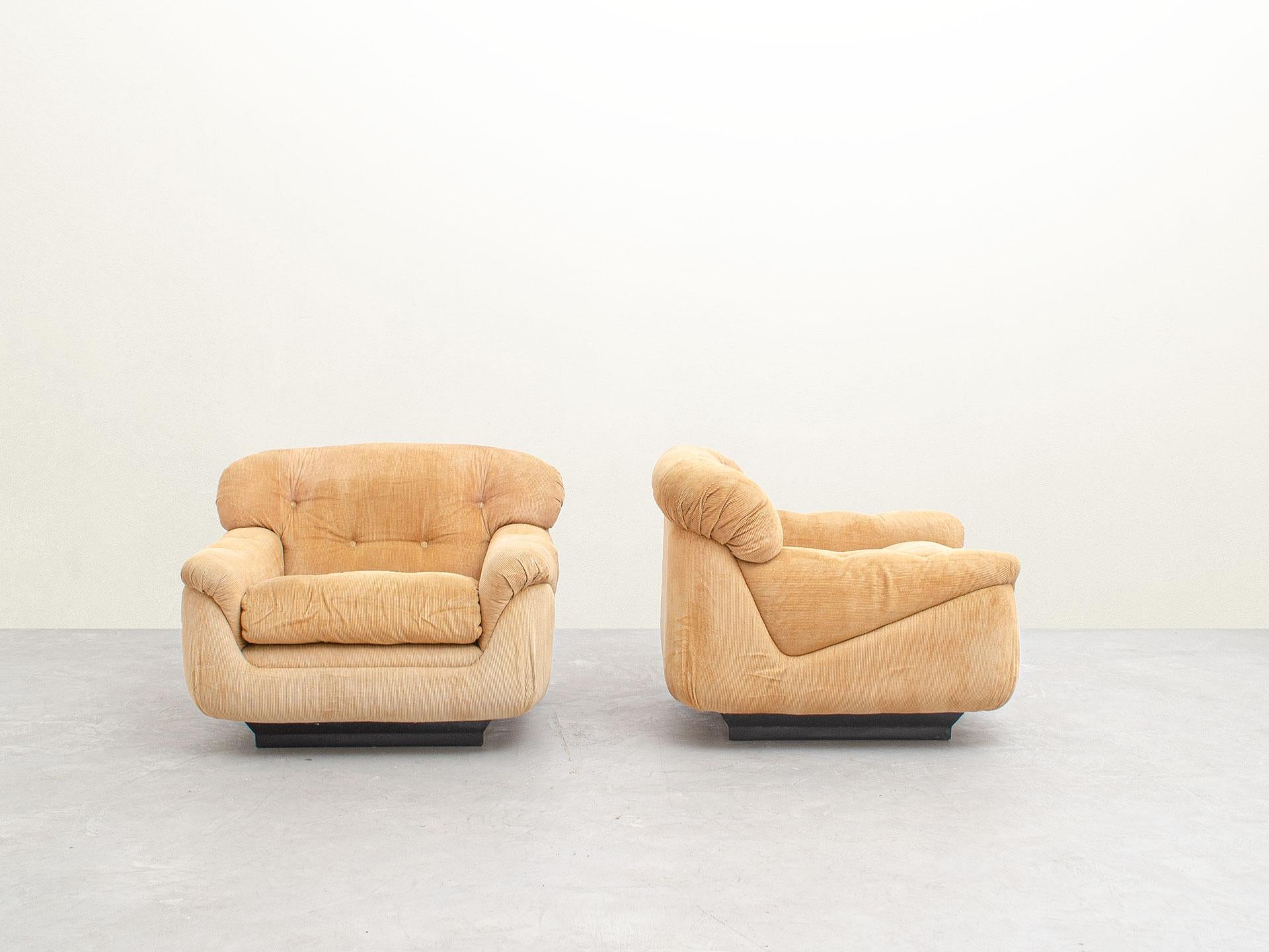 Rare Pair of Armchairs by Jorge Zalszupin, 60's Midcentury Brazilian Design In Excellent Condition In Sao Paulo, SP