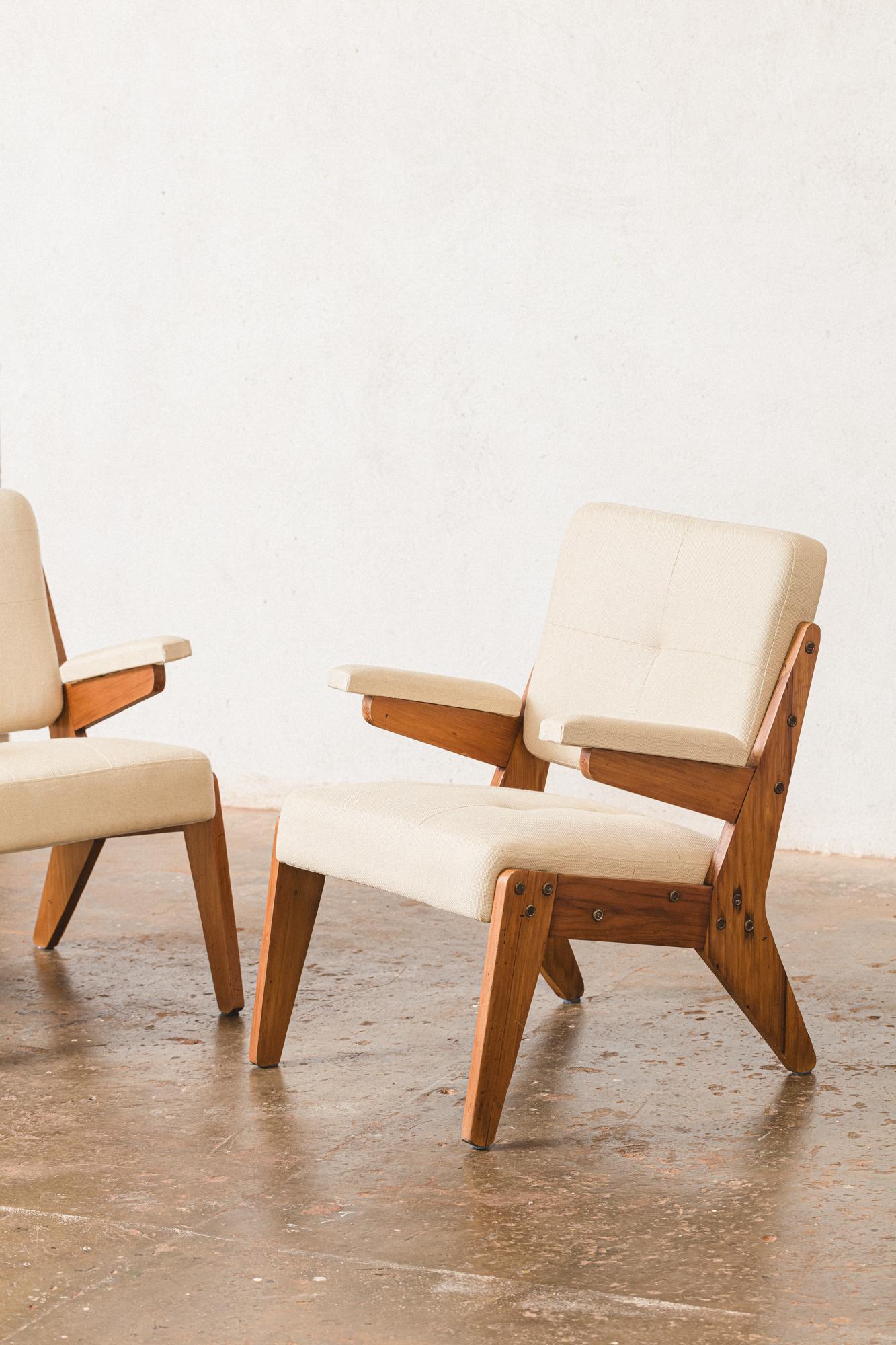 Raro par de sillones de José Zanine Caldas Brasileño en venta