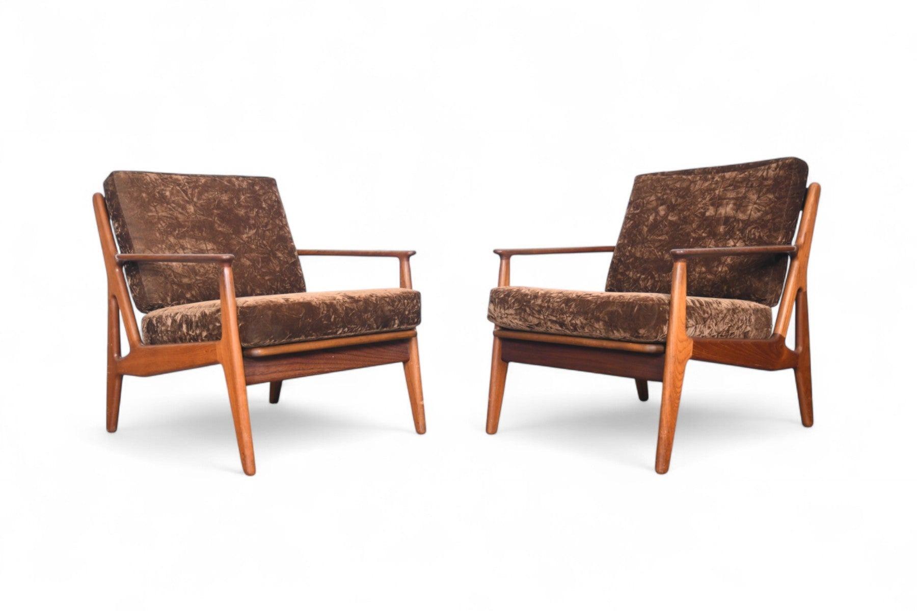 Origin: Denmark
Designer: Arne Vodder
Manufacturer: Vamo
Era: 1960s
Materials: Teak
Measurements: 29″ wide x 29.5″ deep x 30.5″ tall, Seat Height: 16.5