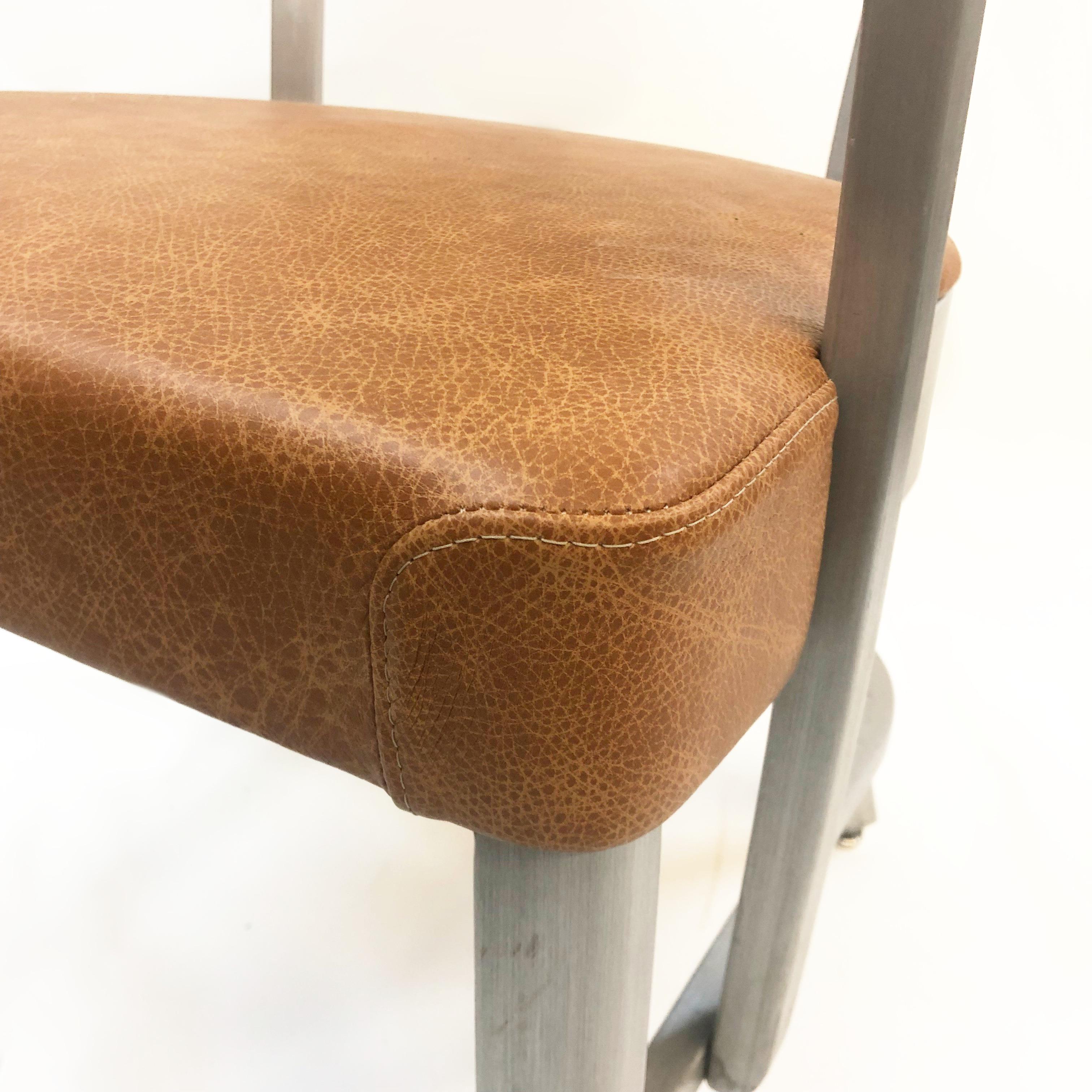 Paire de fauteuils club Art Déco industriels en aluminium et cuir par GoodForm en vente 5