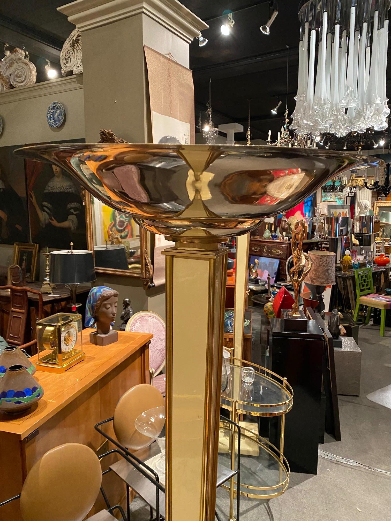 Raro Par de Antorchas Art Decó de Madera Lacada Color Crema de Jacques Adnet Francés en venta