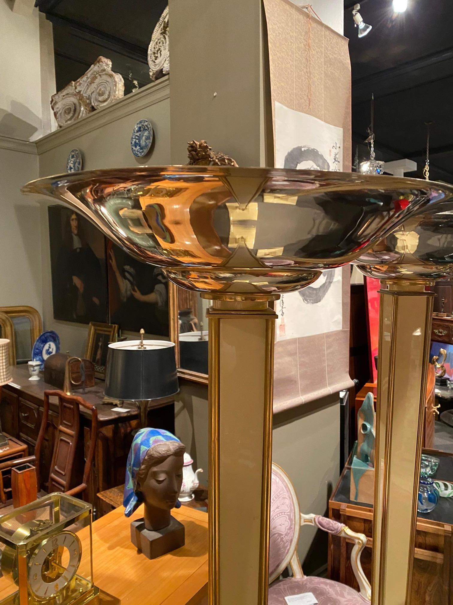 Raro Par de Antorchas Art Decó de Madera Lacada Color Crema de Jacques Adnet en venta 2