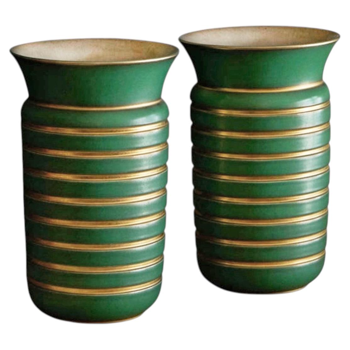 What is the difference between antique and antic?