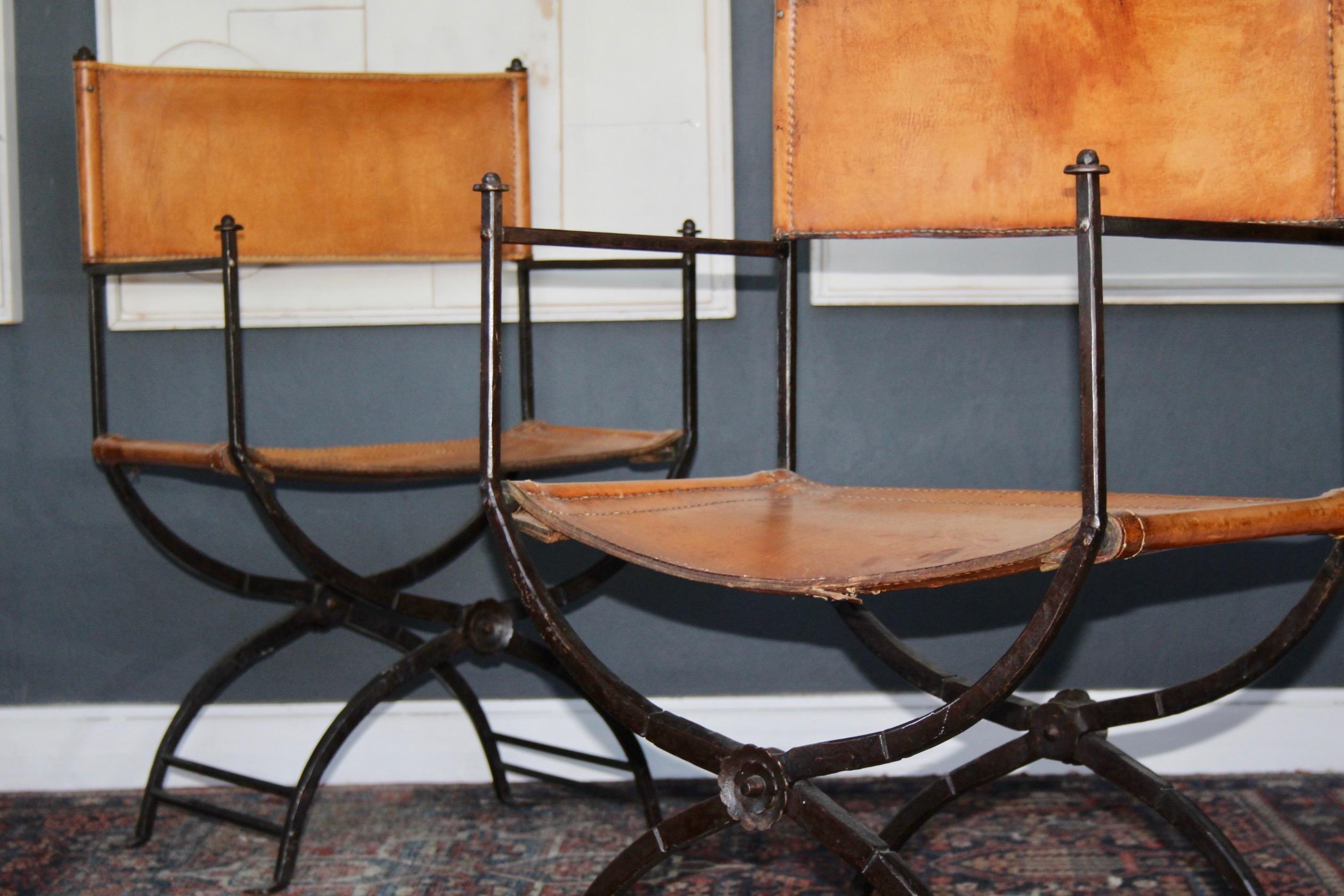 Raro par de sillas de hierro Arts & Crafts de Morgan Colt en venta 6