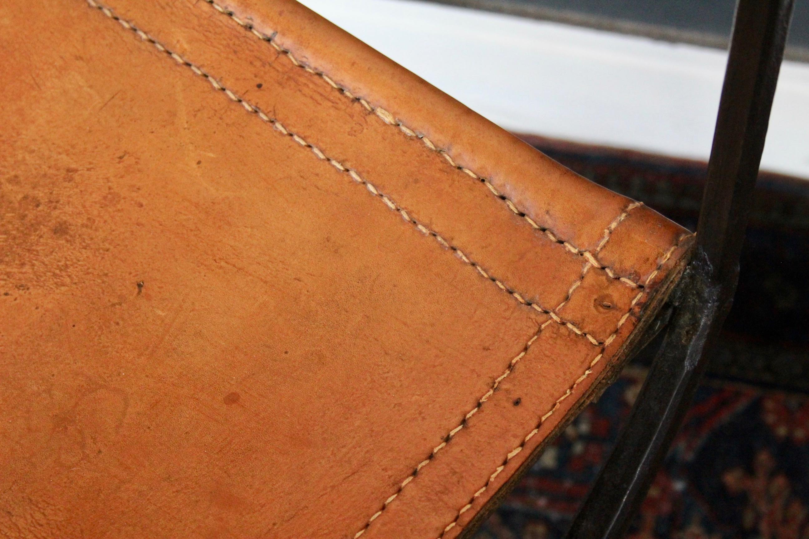 Raro par de sillas de hierro Arts & Crafts de Morgan Colt en venta 13