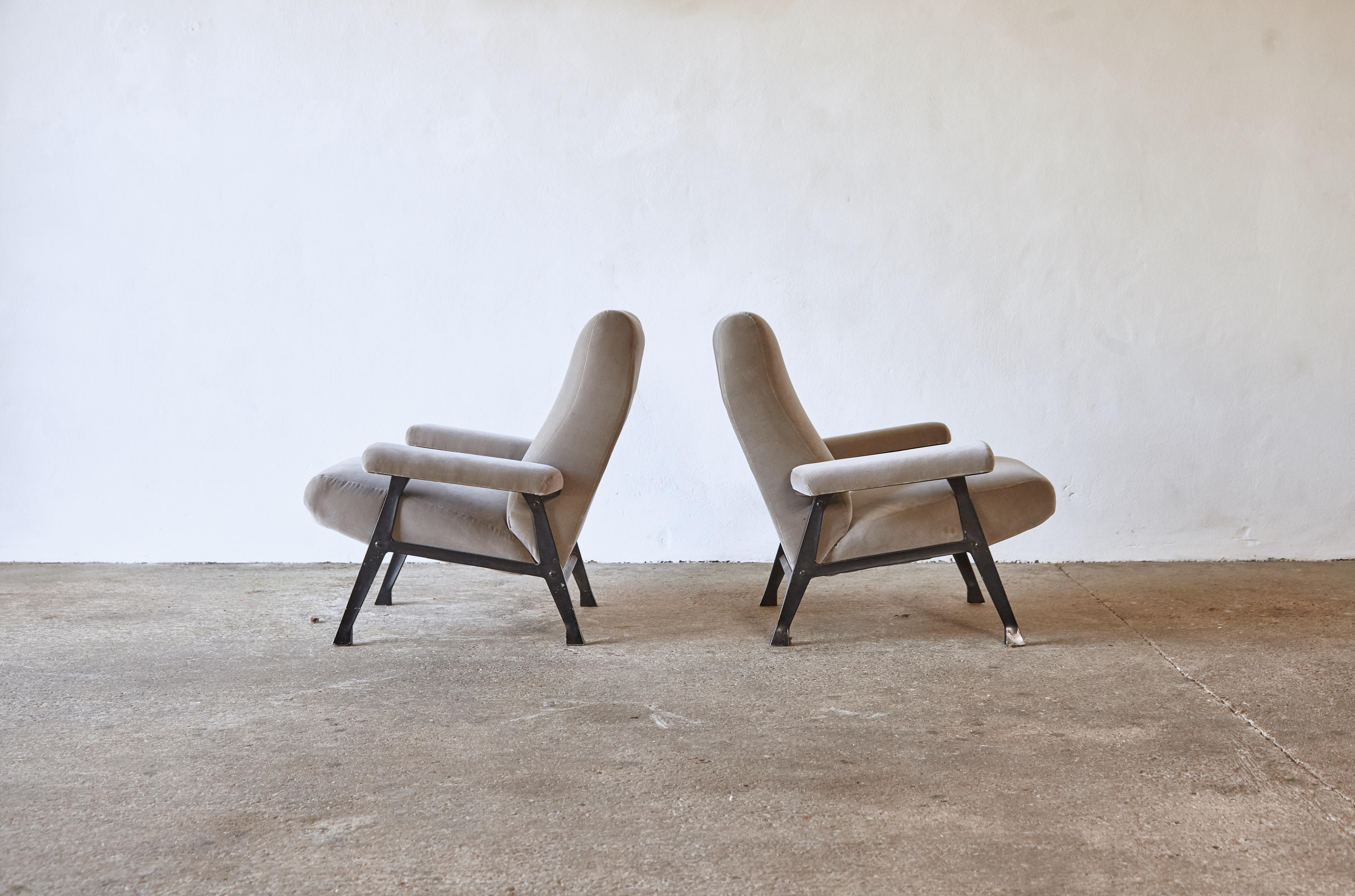 Italian Rare Pair of Authentic 1950s Roberto Menghi Hall Chairs, Arflex, Italy