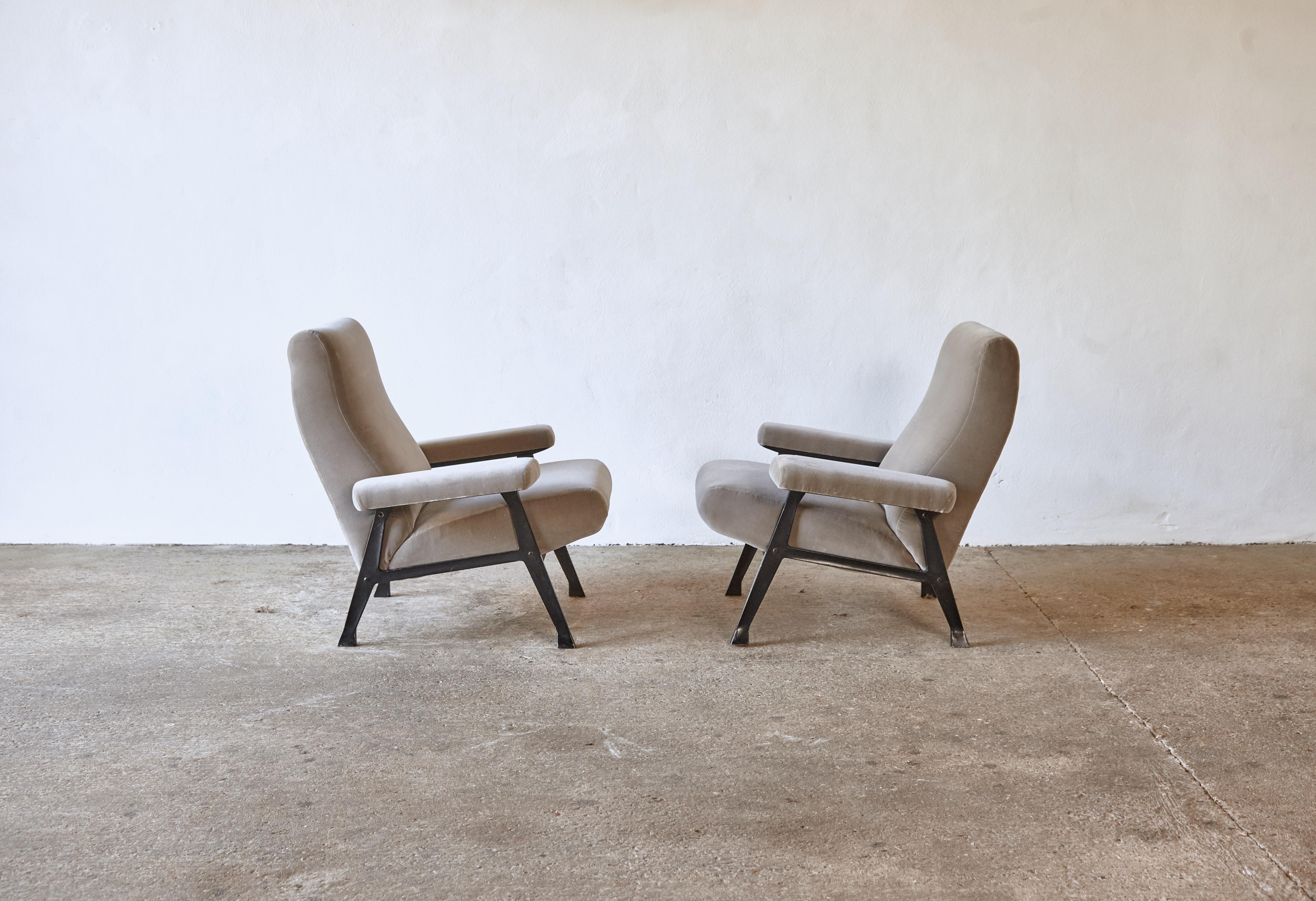 20th Century Rare Pair of Authentic 1950s Roberto Menghi Hall Chairs, Arflex, Italy